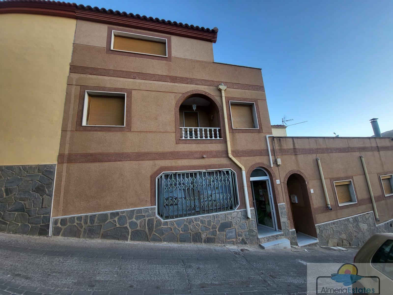Venta de casa en Macael