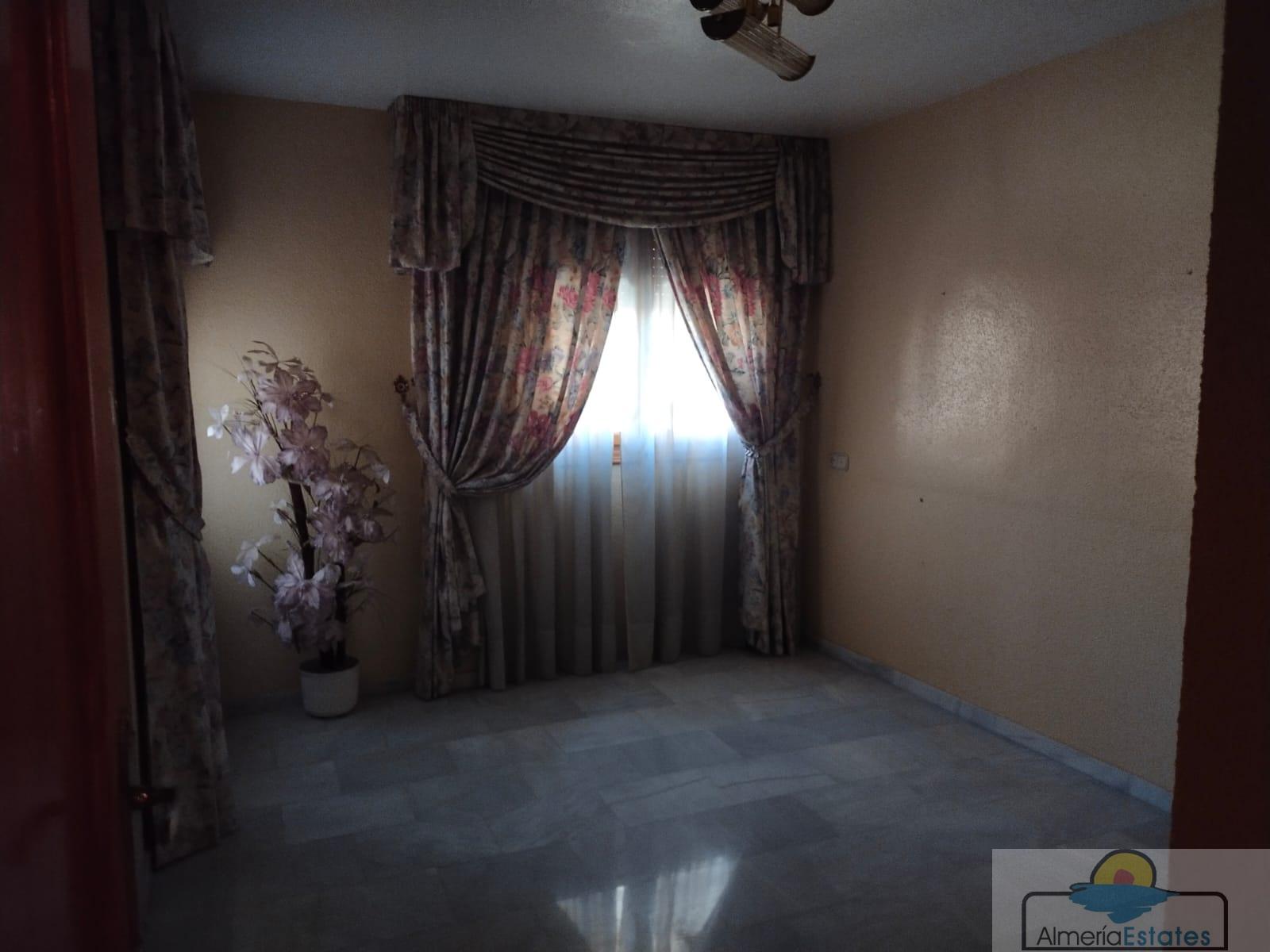 Venta de casa en Macael