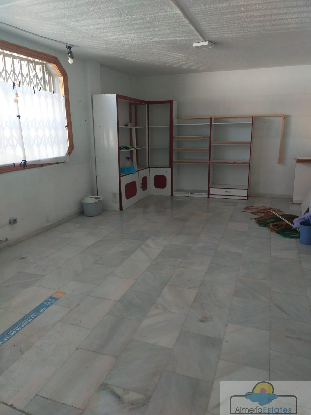 Venta de casa en Macael