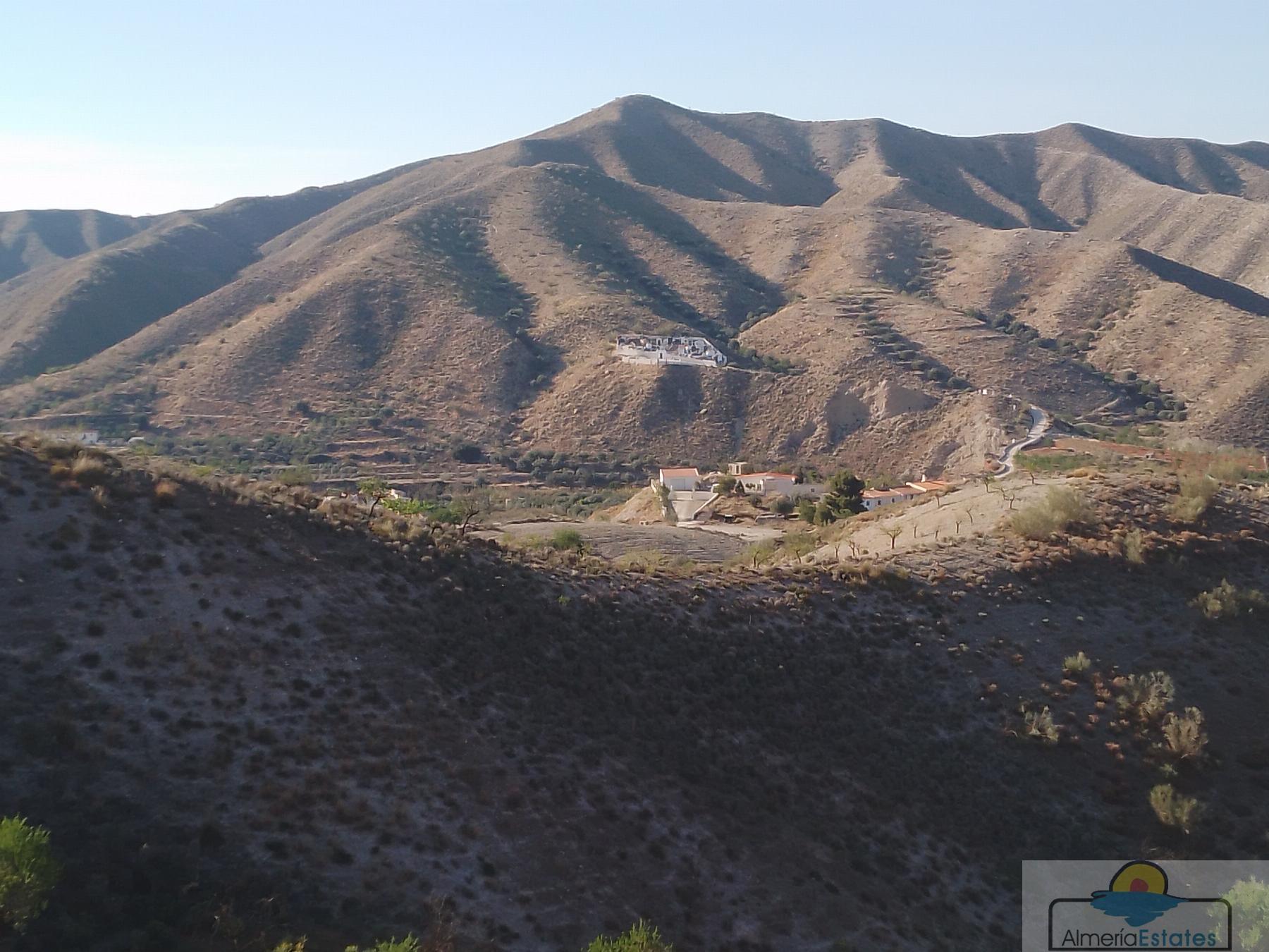 Venta de finca rústica en Cantoria