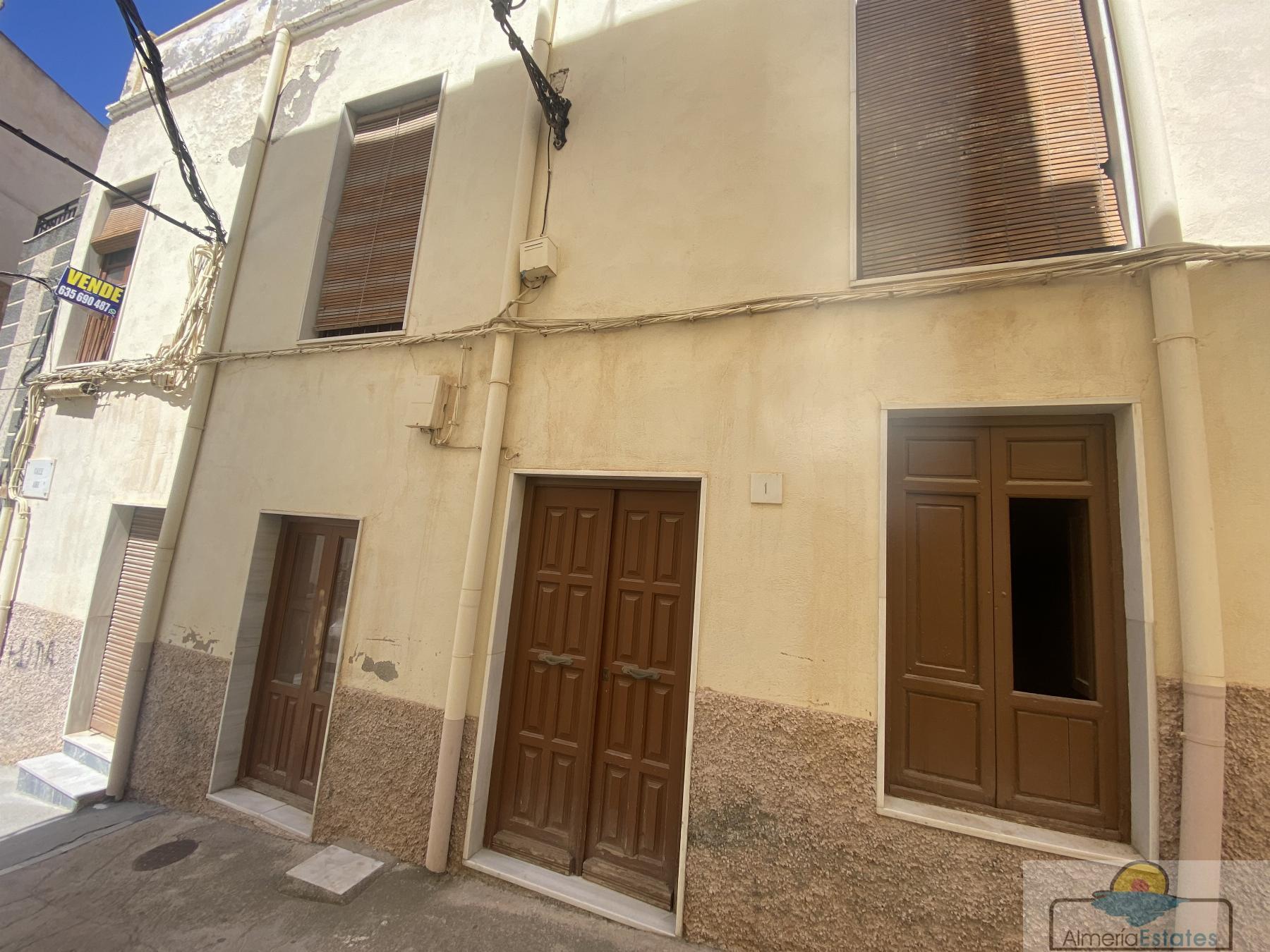 Venta de casa en Macael