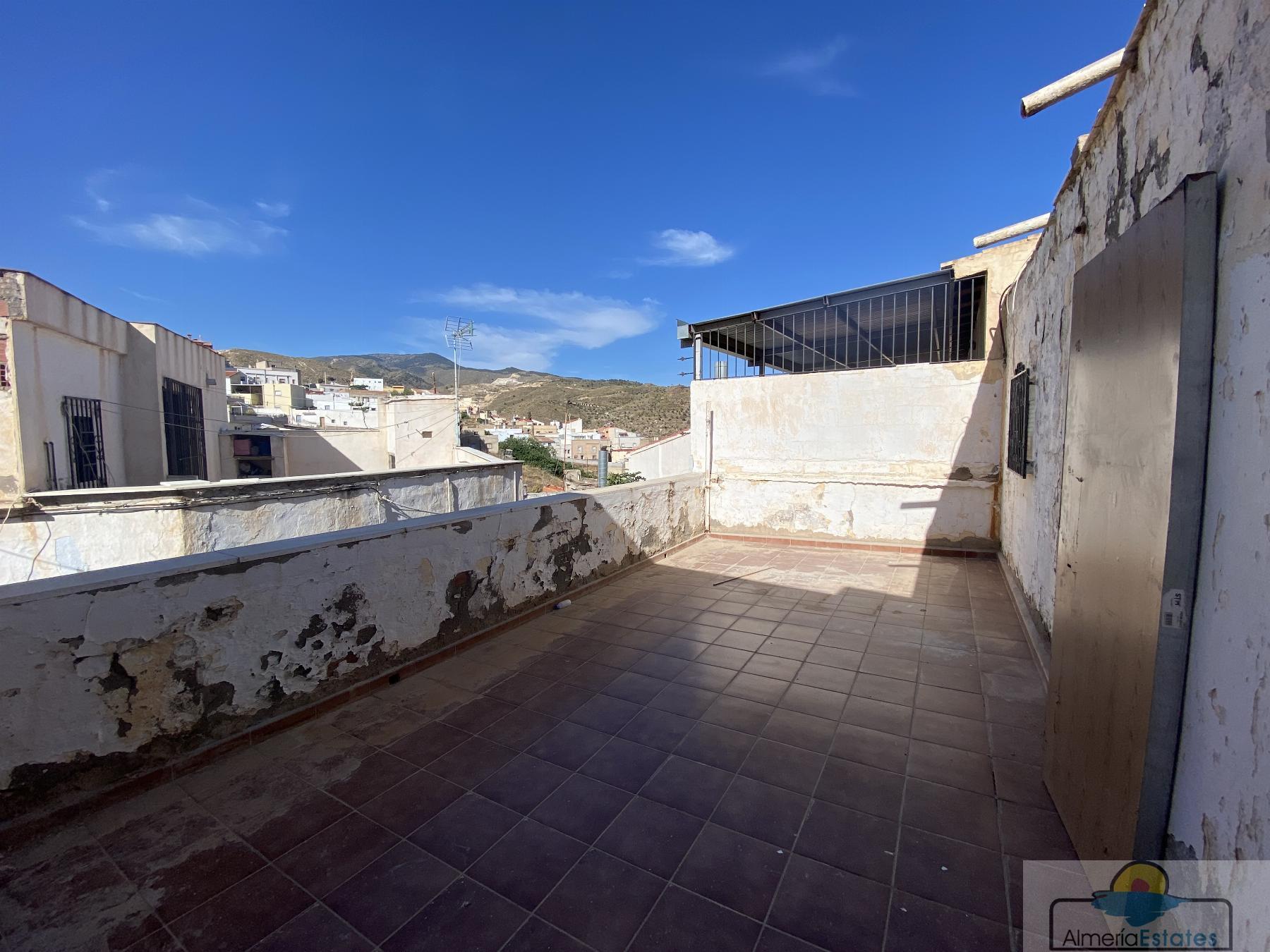 For sale of house in Macael