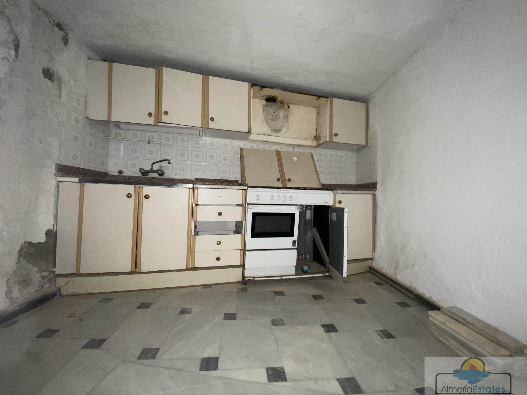 For sale of house in Macael