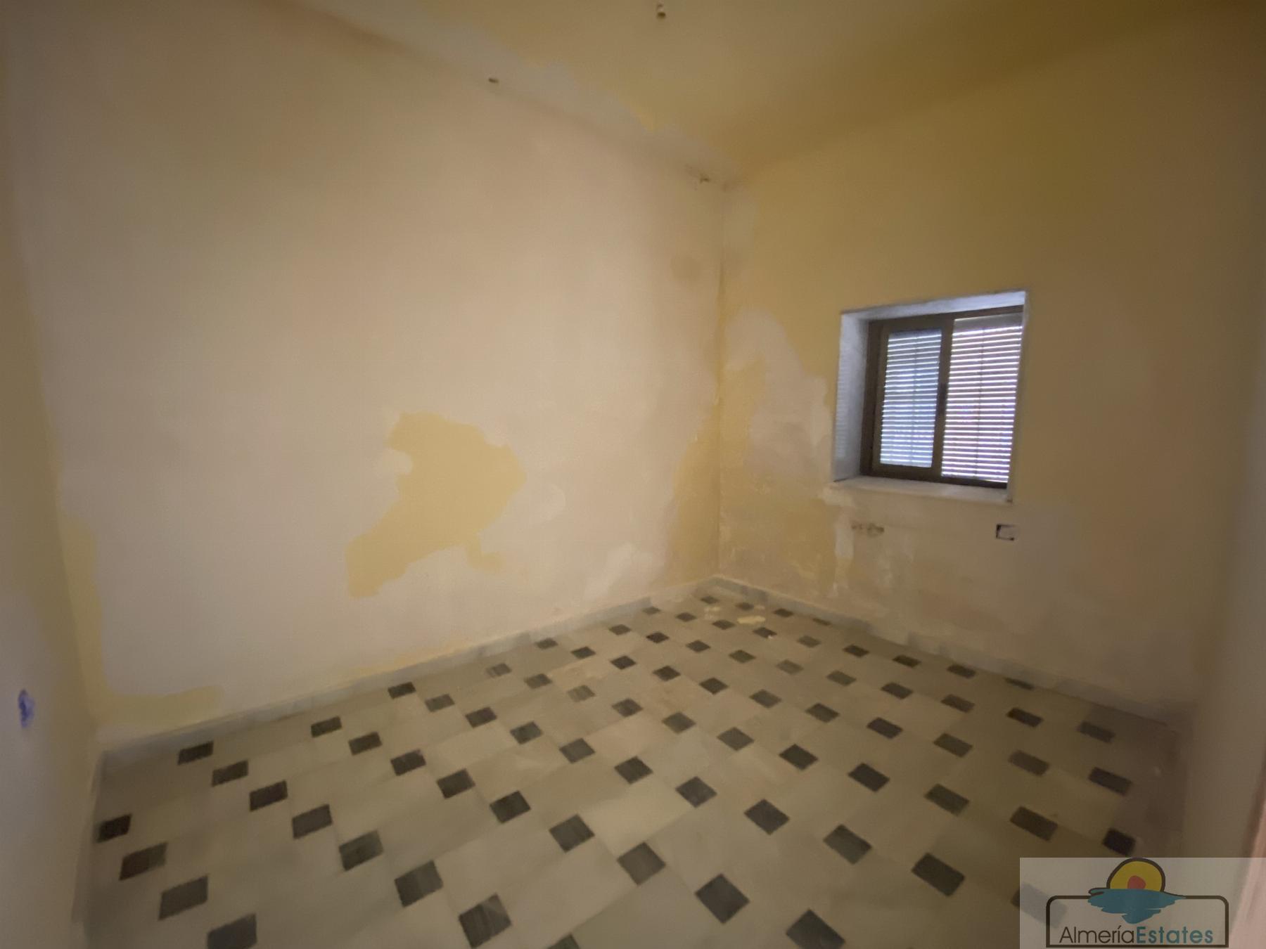 For sale of house in Macael