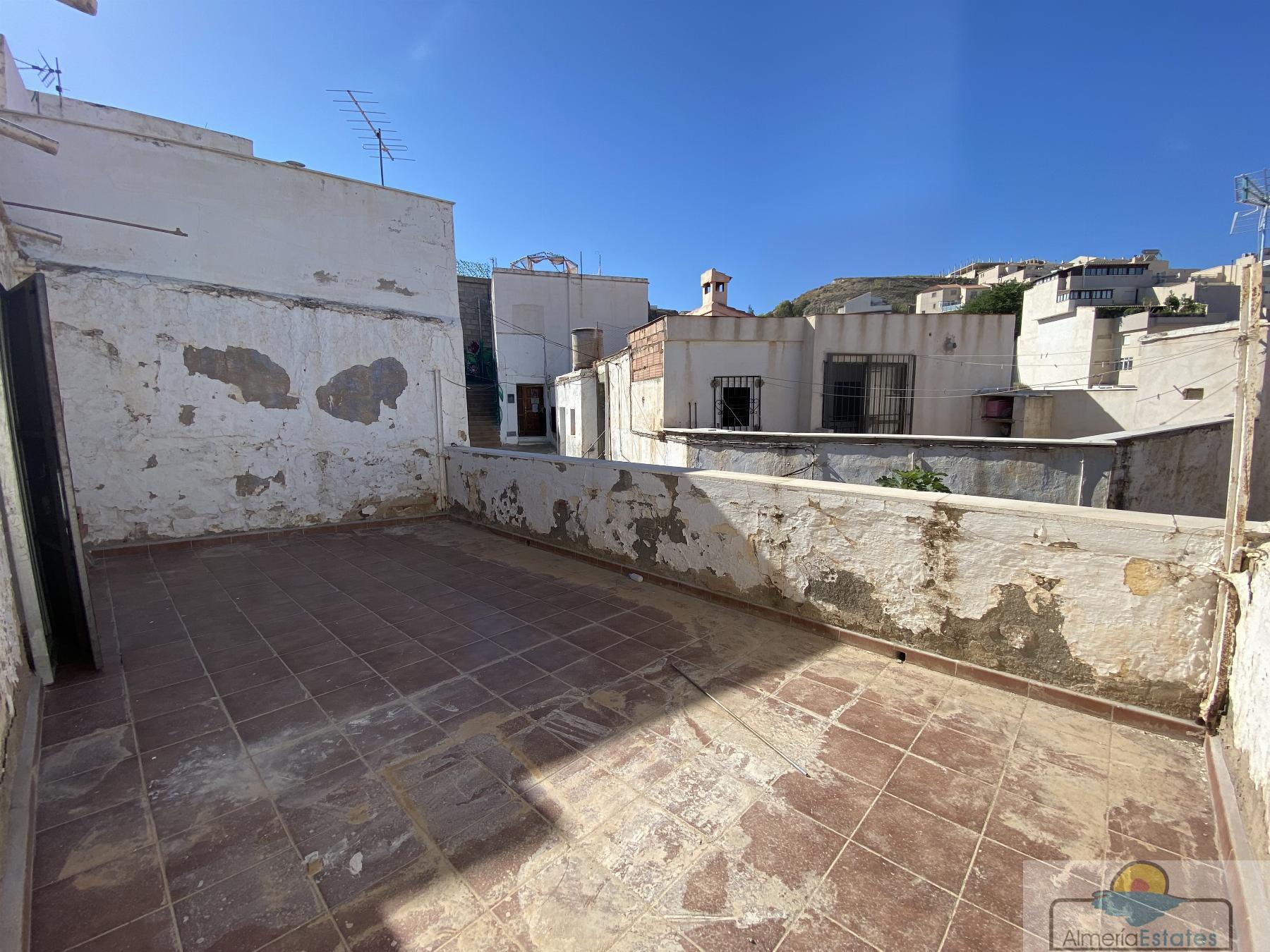 For sale of house in Macael