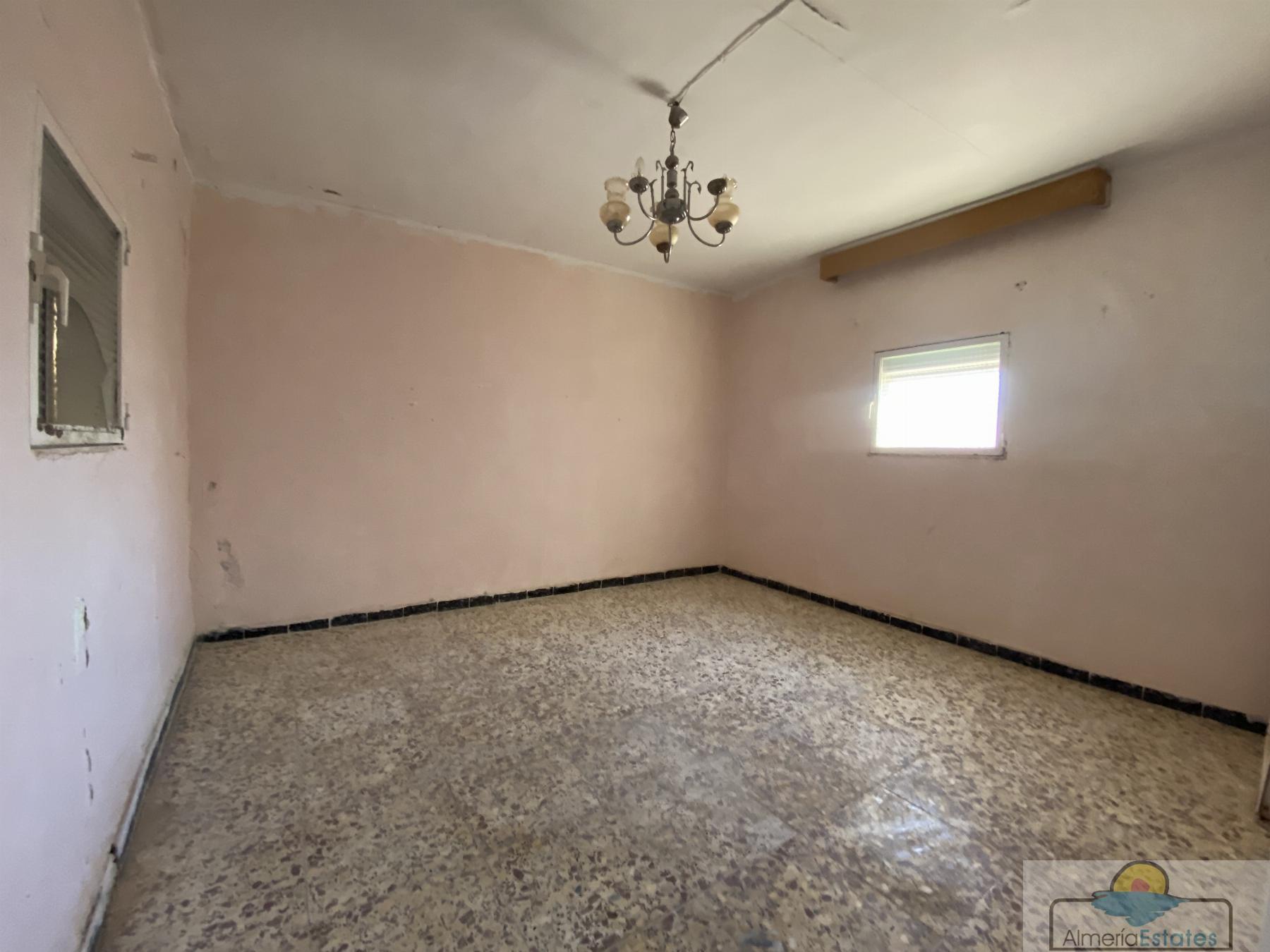 For sale of house in Macael