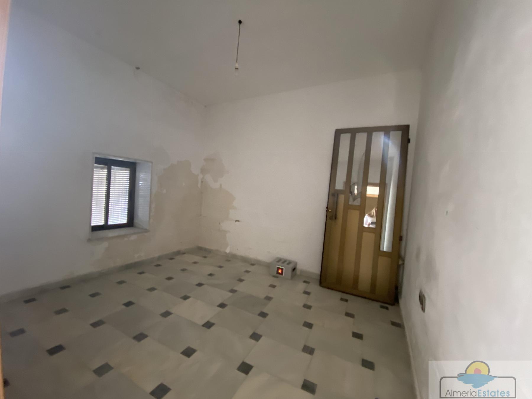 For sale of house in Macael