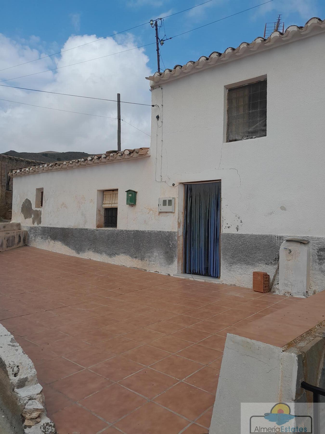For sale of house in Lubrín