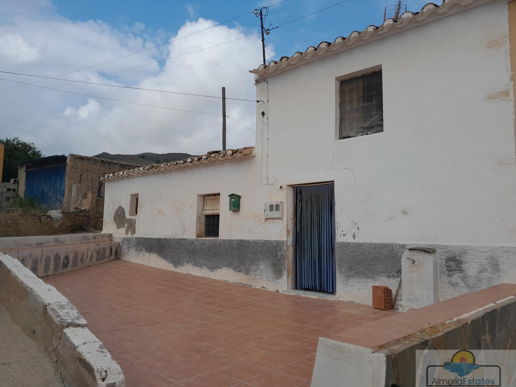 For sale of house in Lubrín