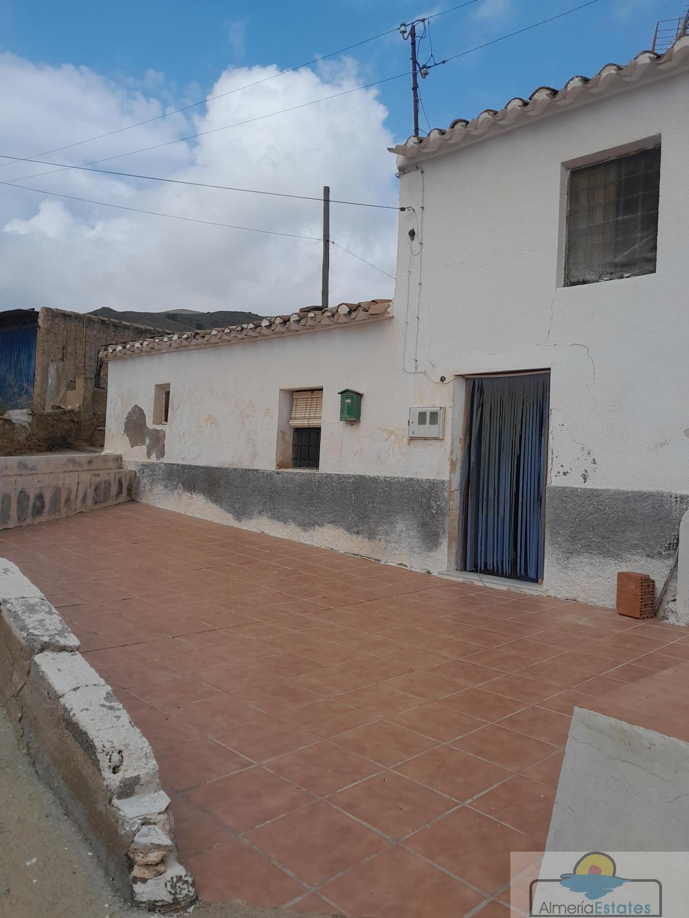 For sale of house in Lubrín