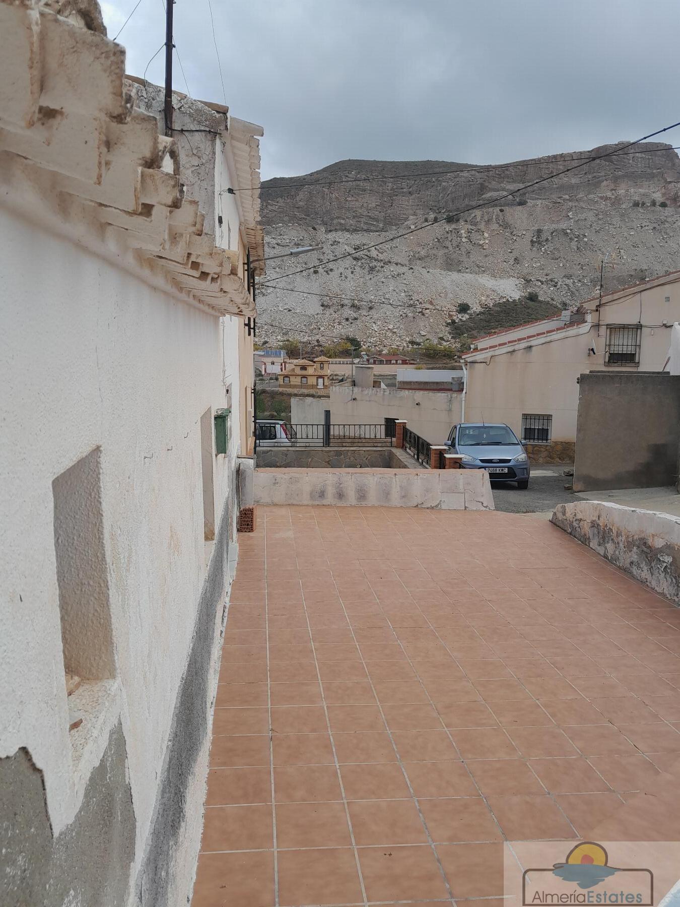 For sale of house in Lubrín