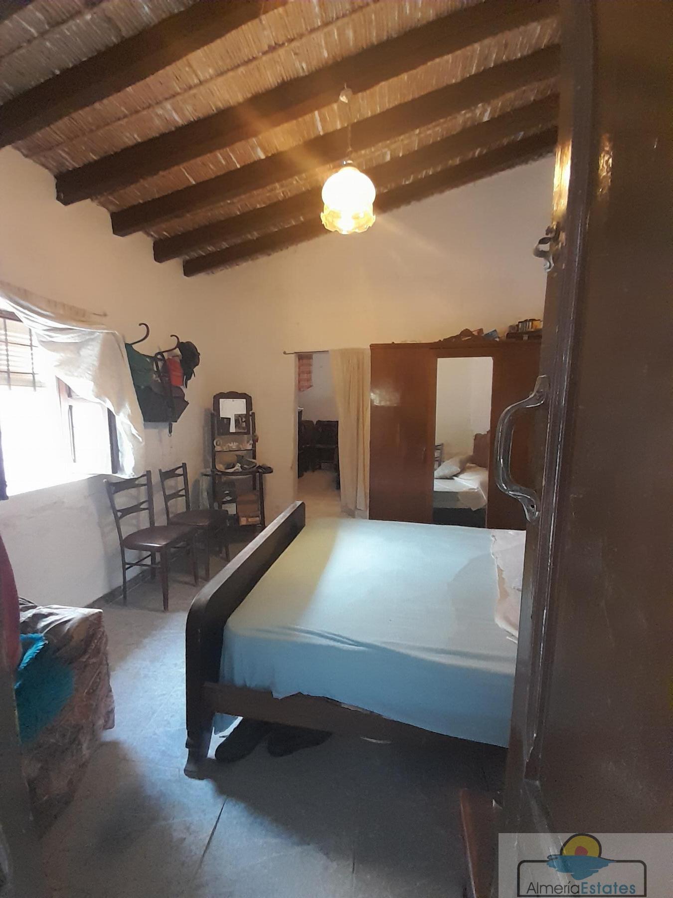 For sale of house in Lubrín