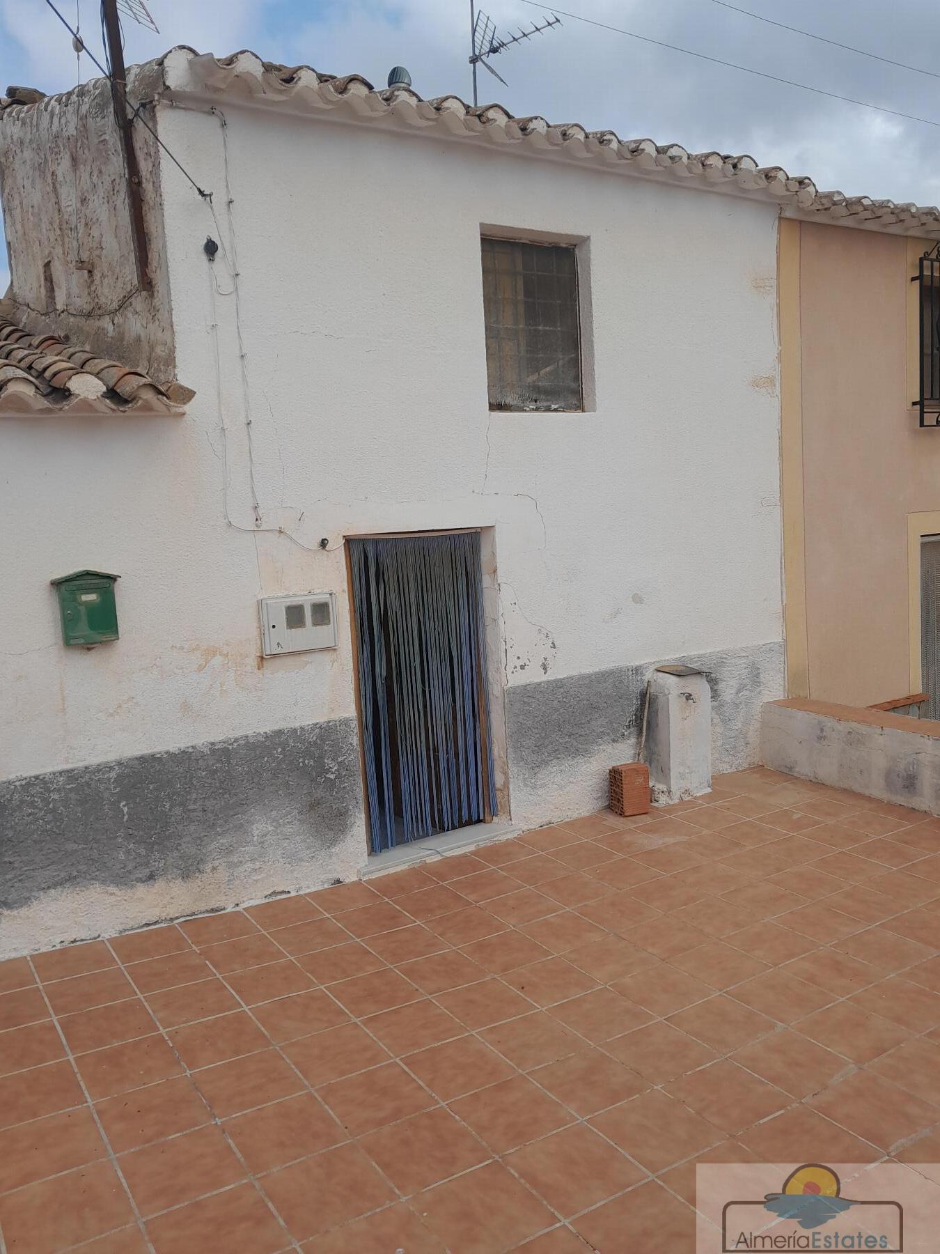For sale of house in Lubrín