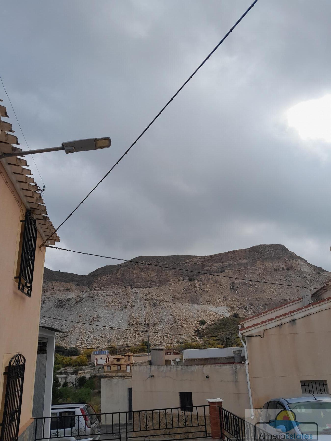 For sale of house in Lubrín