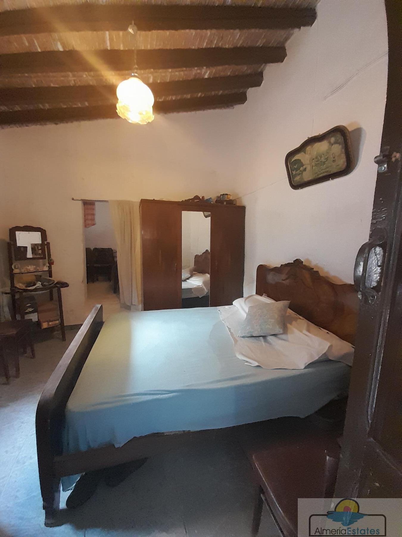 For sale of house in Lubrín
