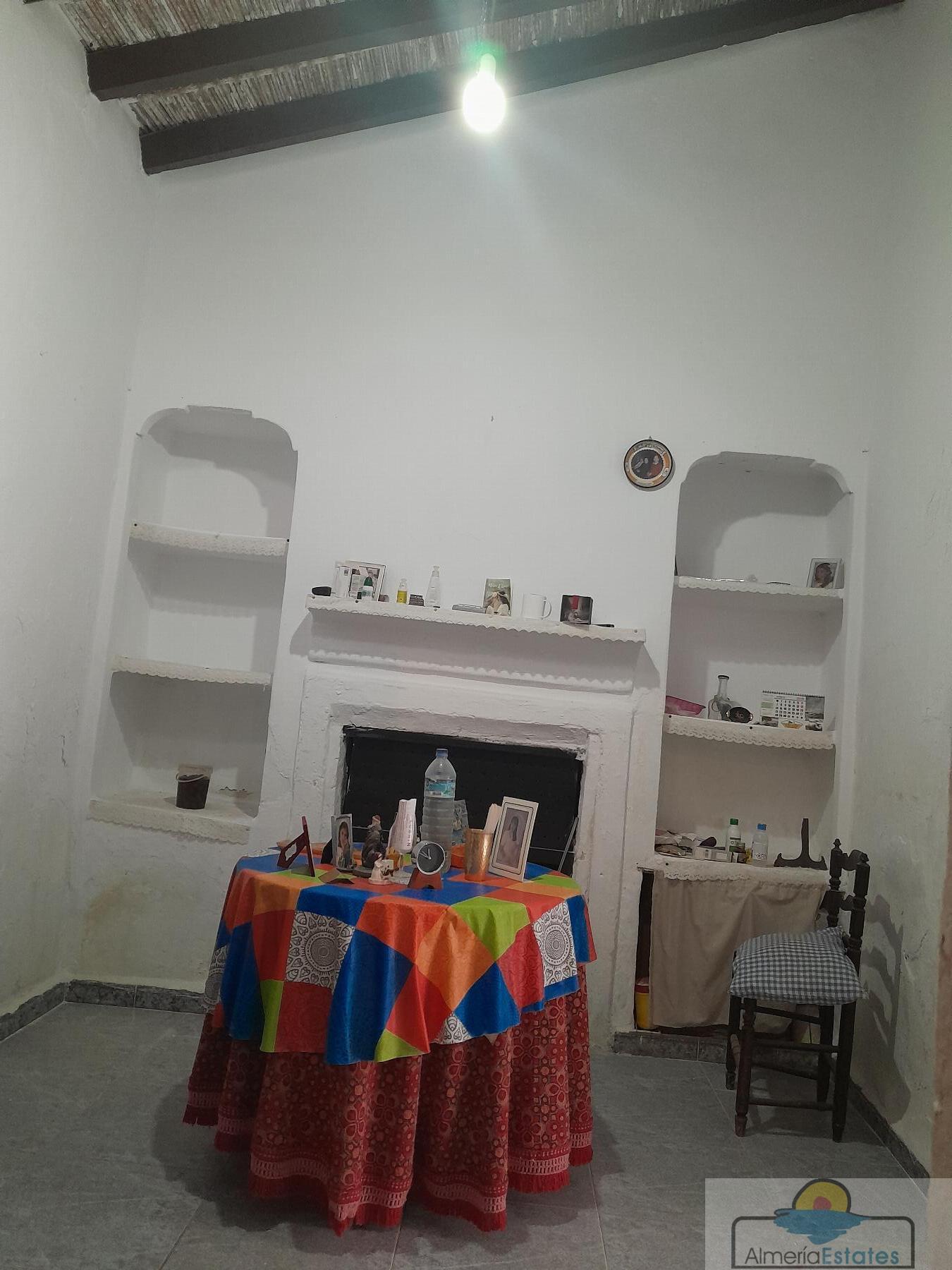 For sale of house in Lubrín