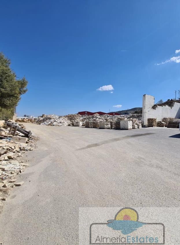For sale of warehouse in Macael