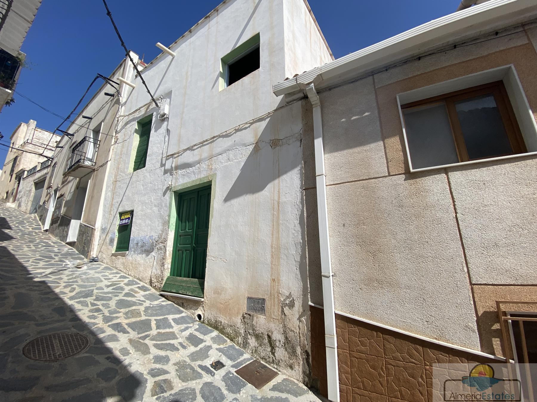 For sale of house in Suflí