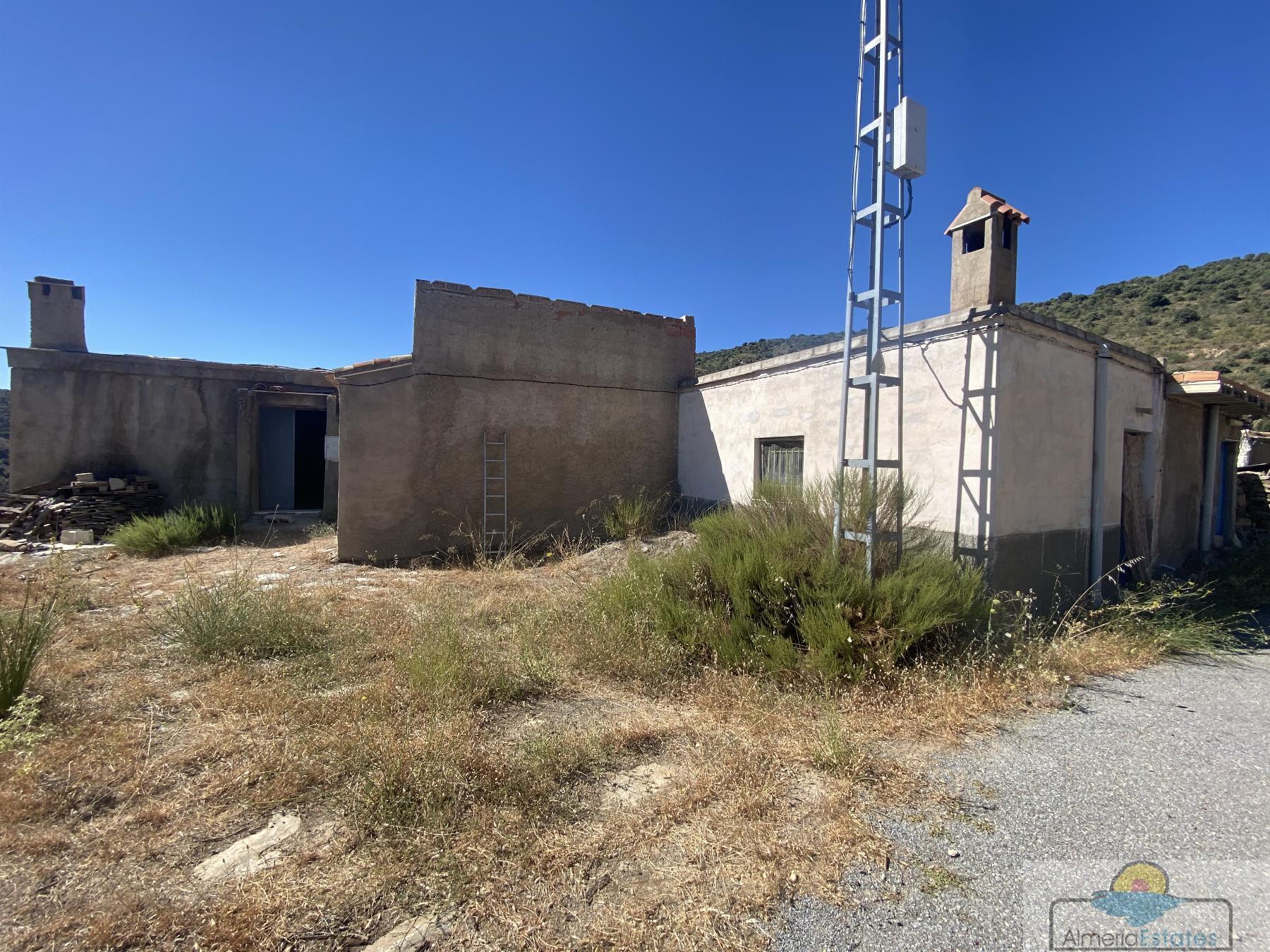 Venta de finca rústica en Laroya