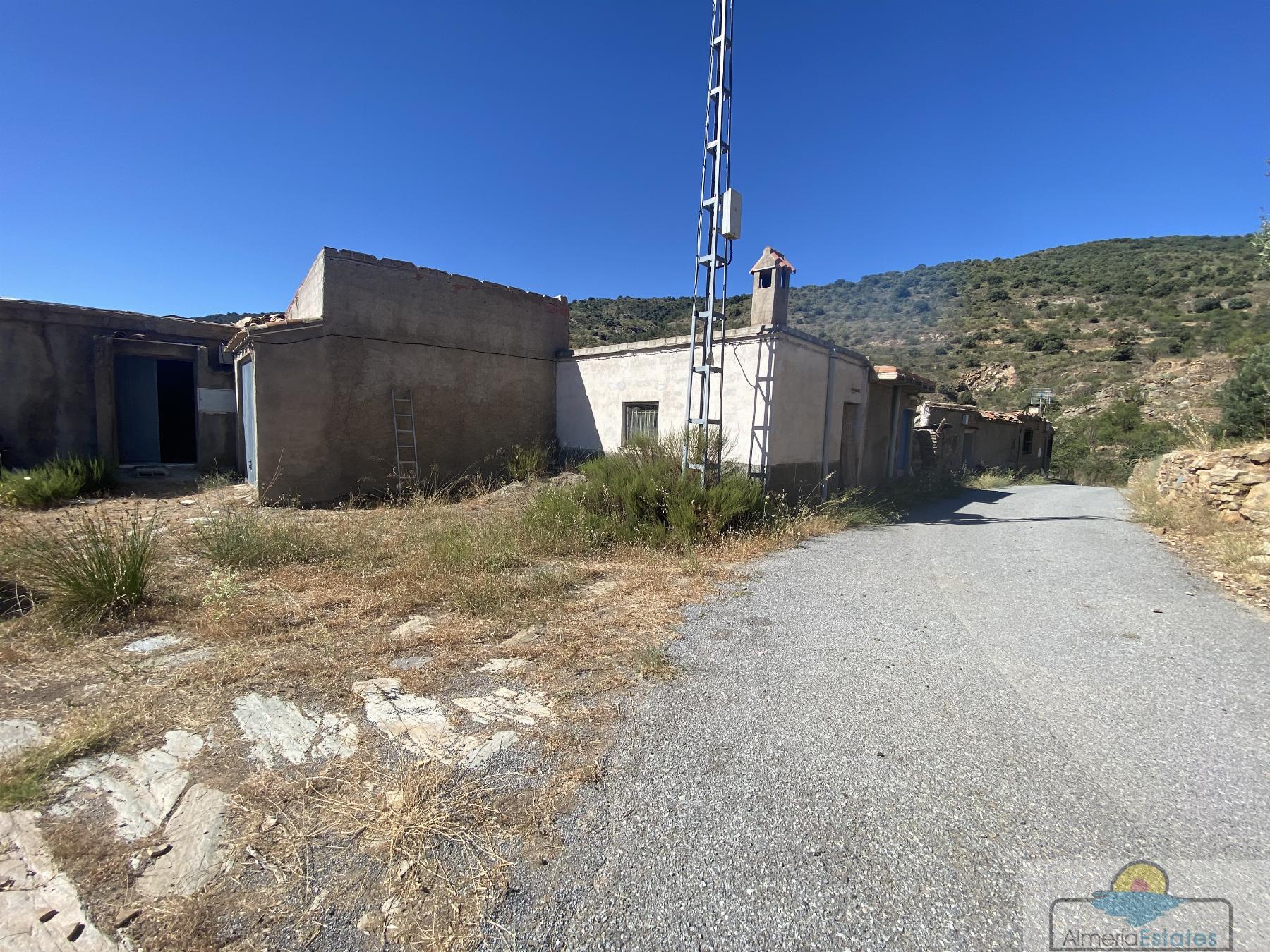 Venta de finca rústica en Laroya