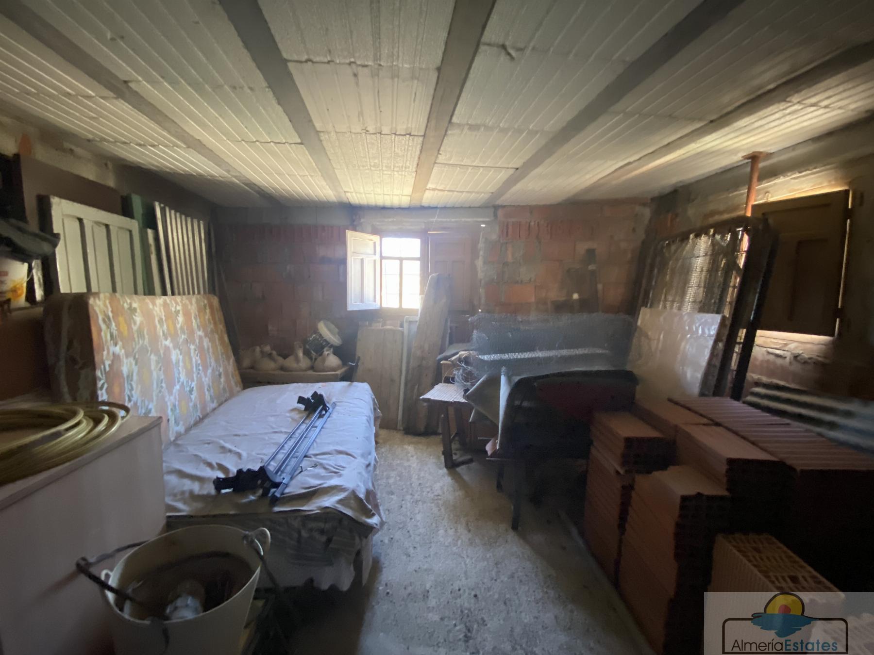 Venta de finca rústica en Laroya
