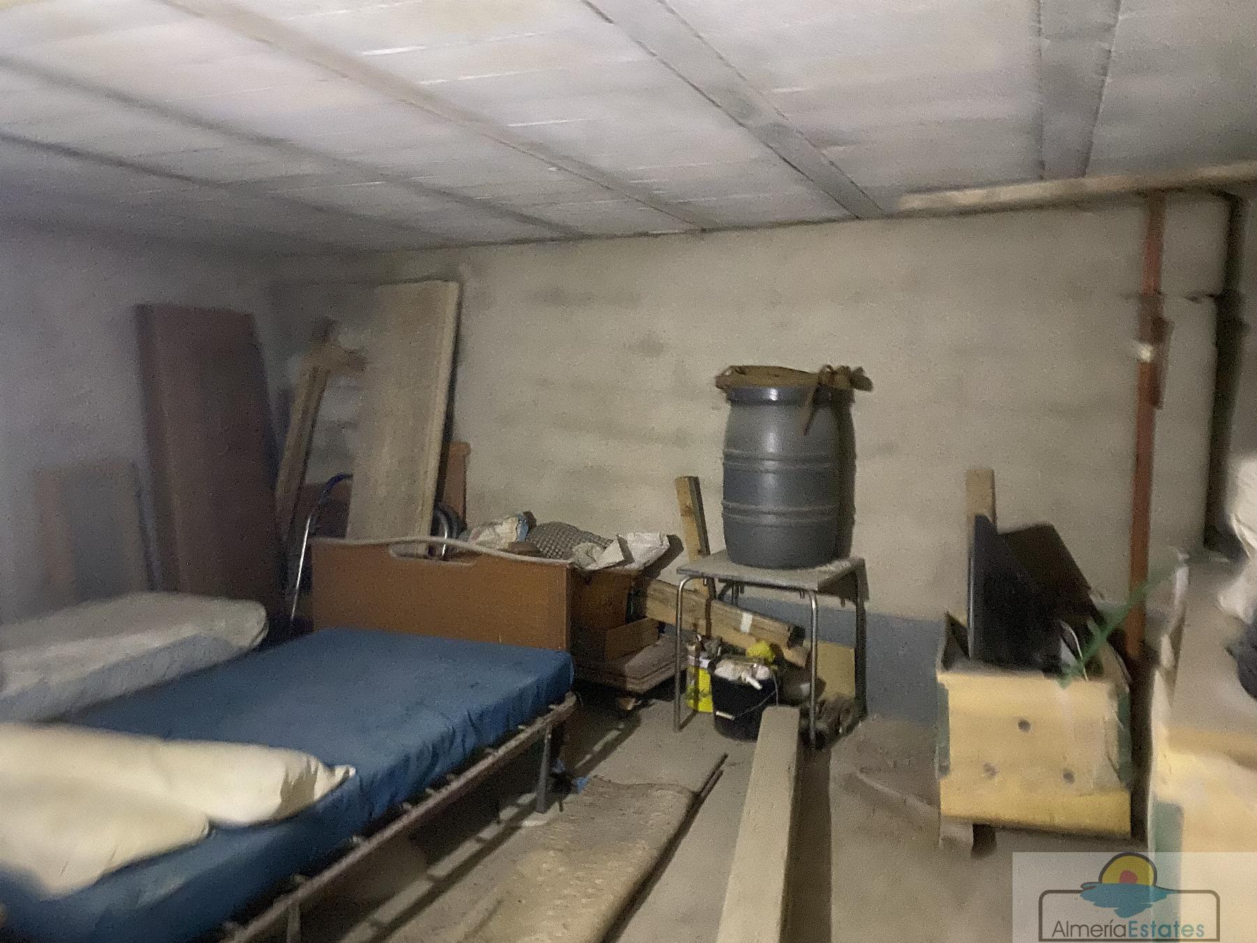 Venta de finca rústica en Laroya