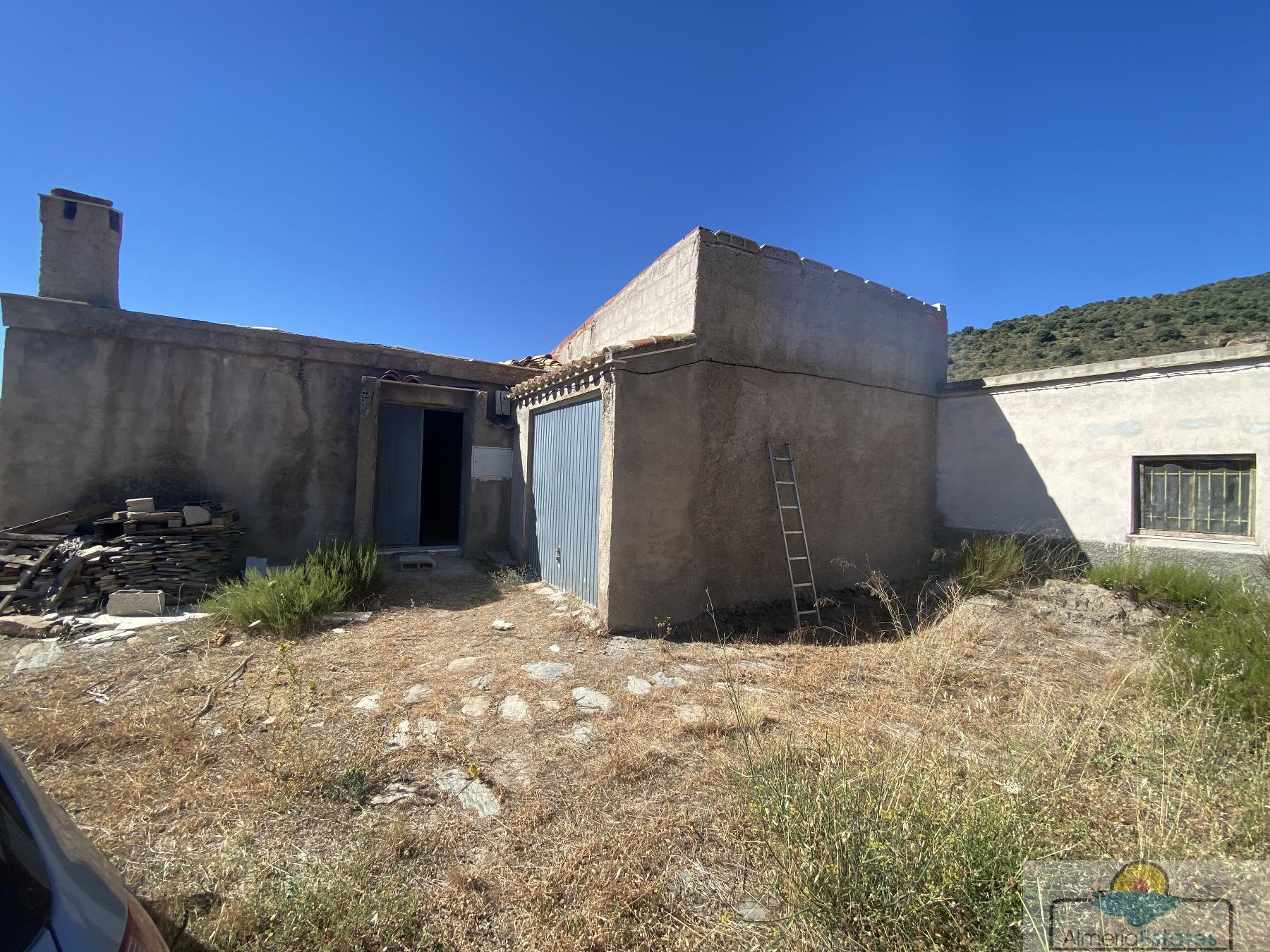 Venta de finca rústica en Laroya