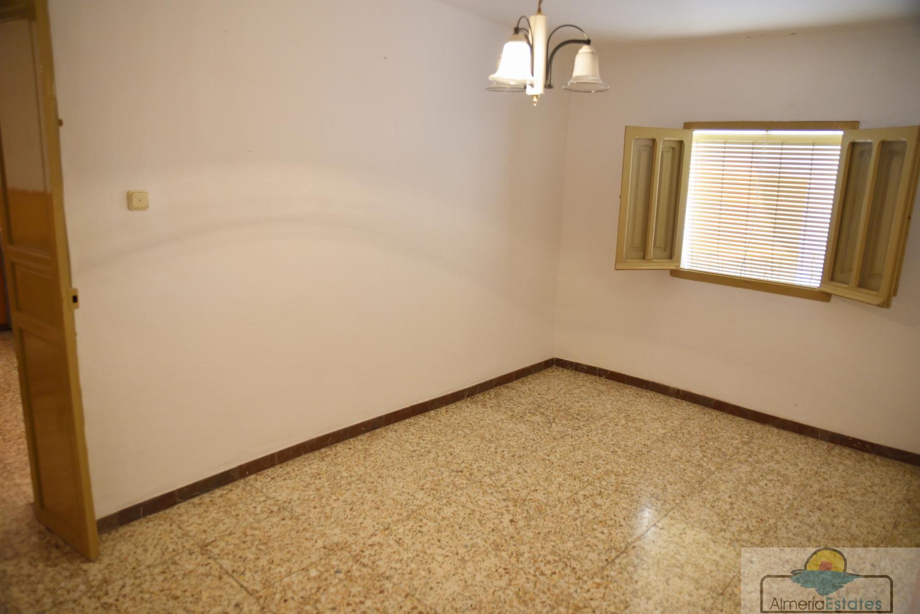 For sale of house in Somontín