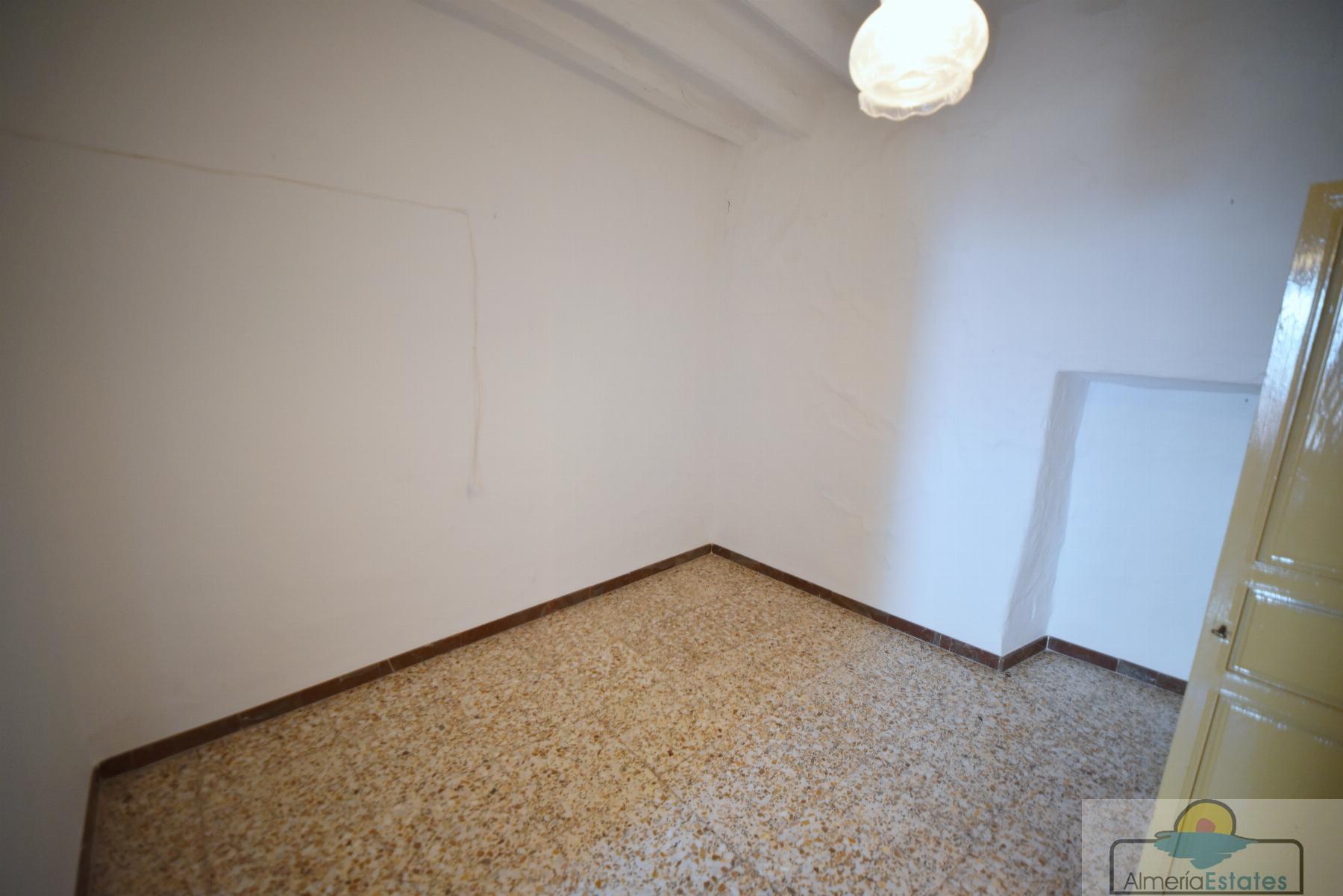 For sale of house in Somontín