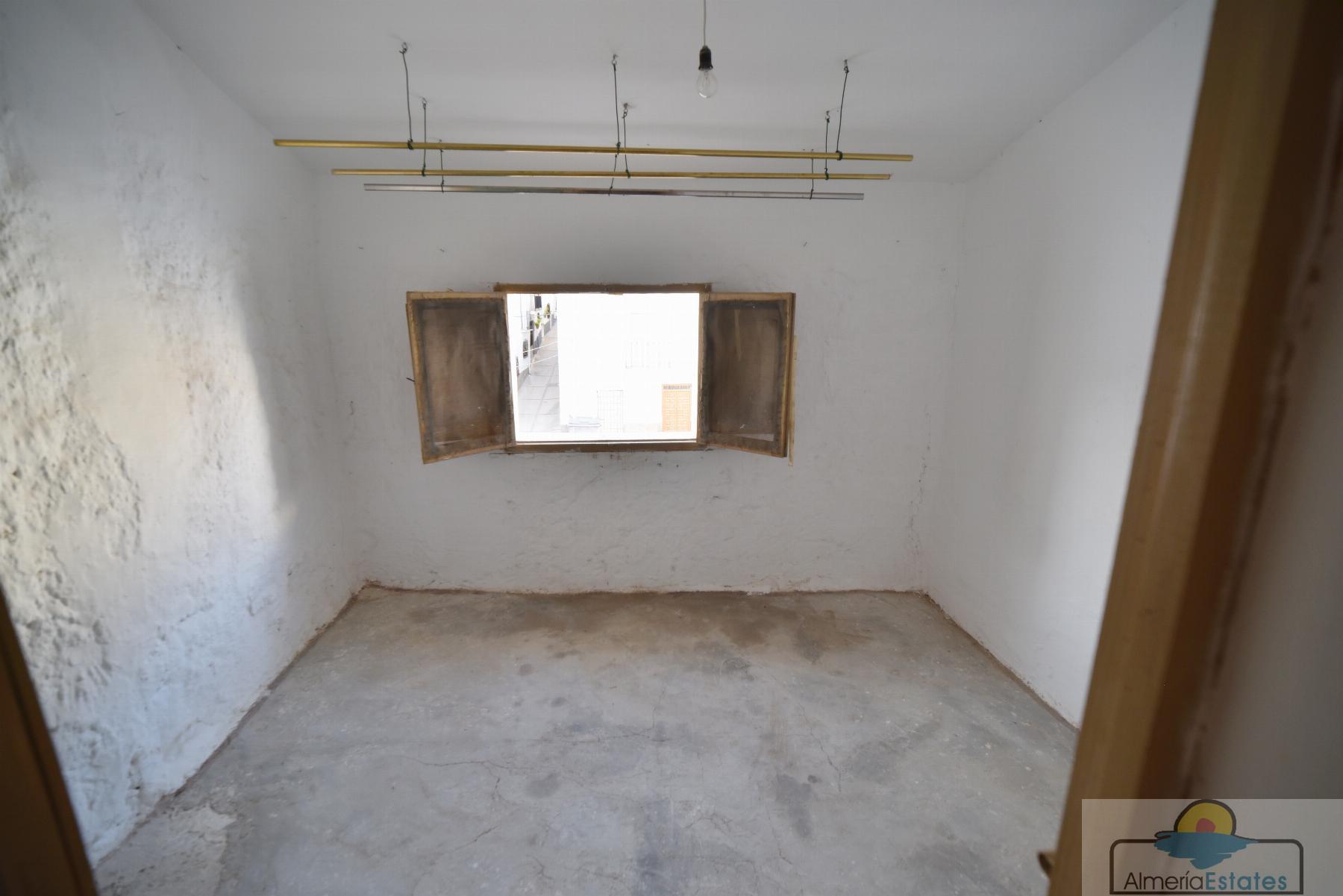 For sale of house in Somontín