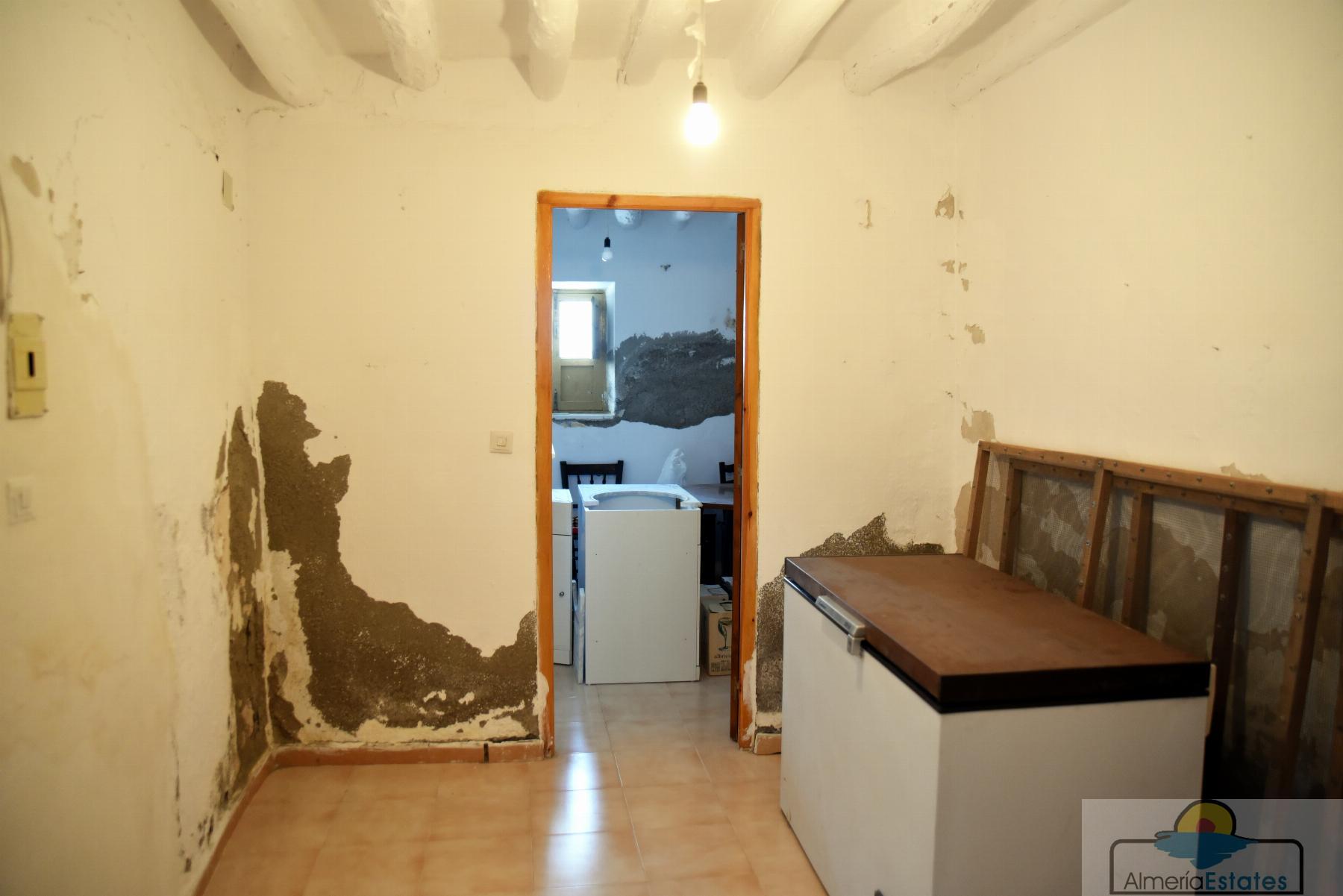 For sale of house in Somontín