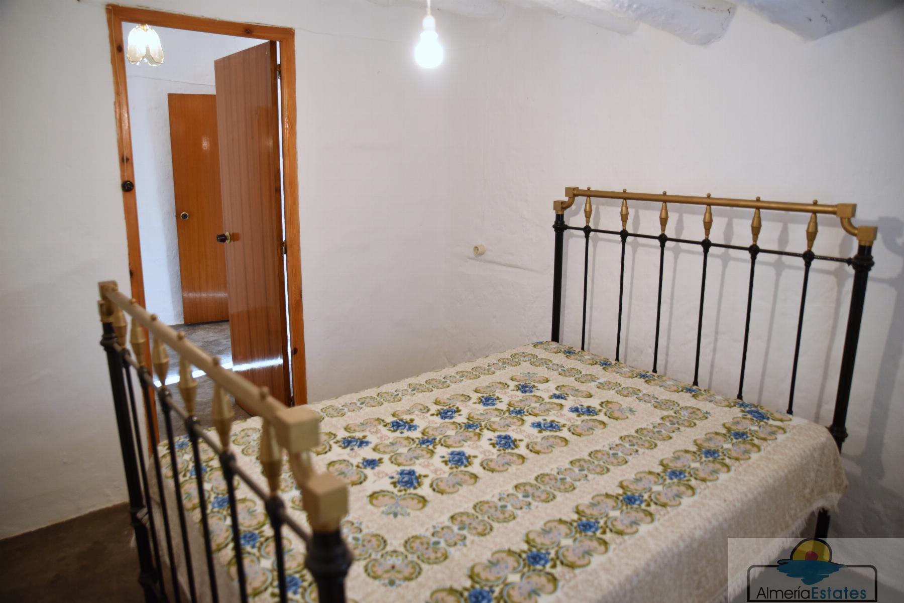 For sale of house in Somontín