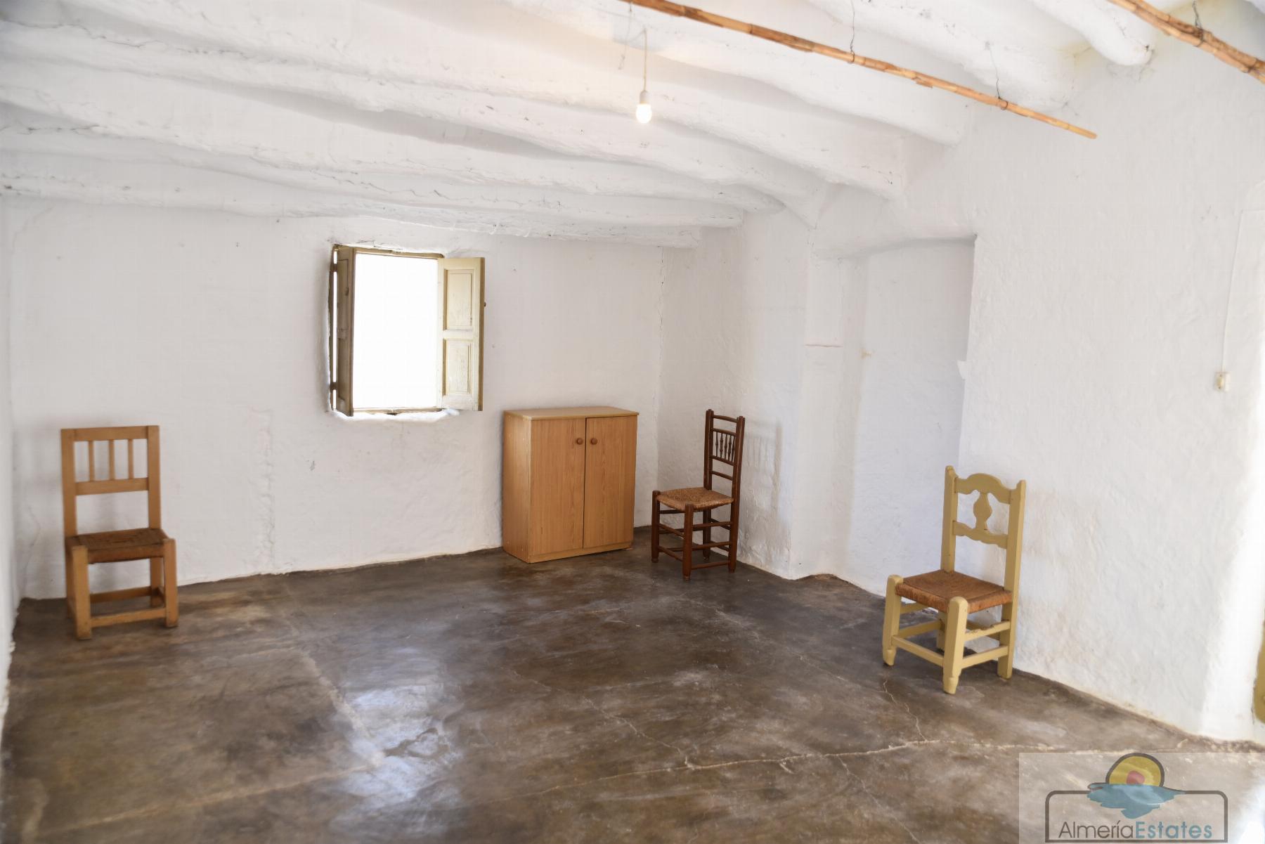 For sale of house in Somontín
