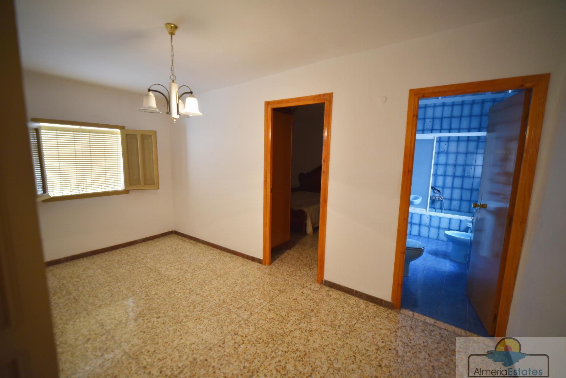 For sale of house in Somontín