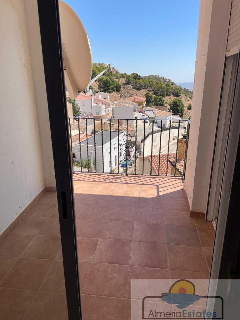 For sale of duplex in Somontín