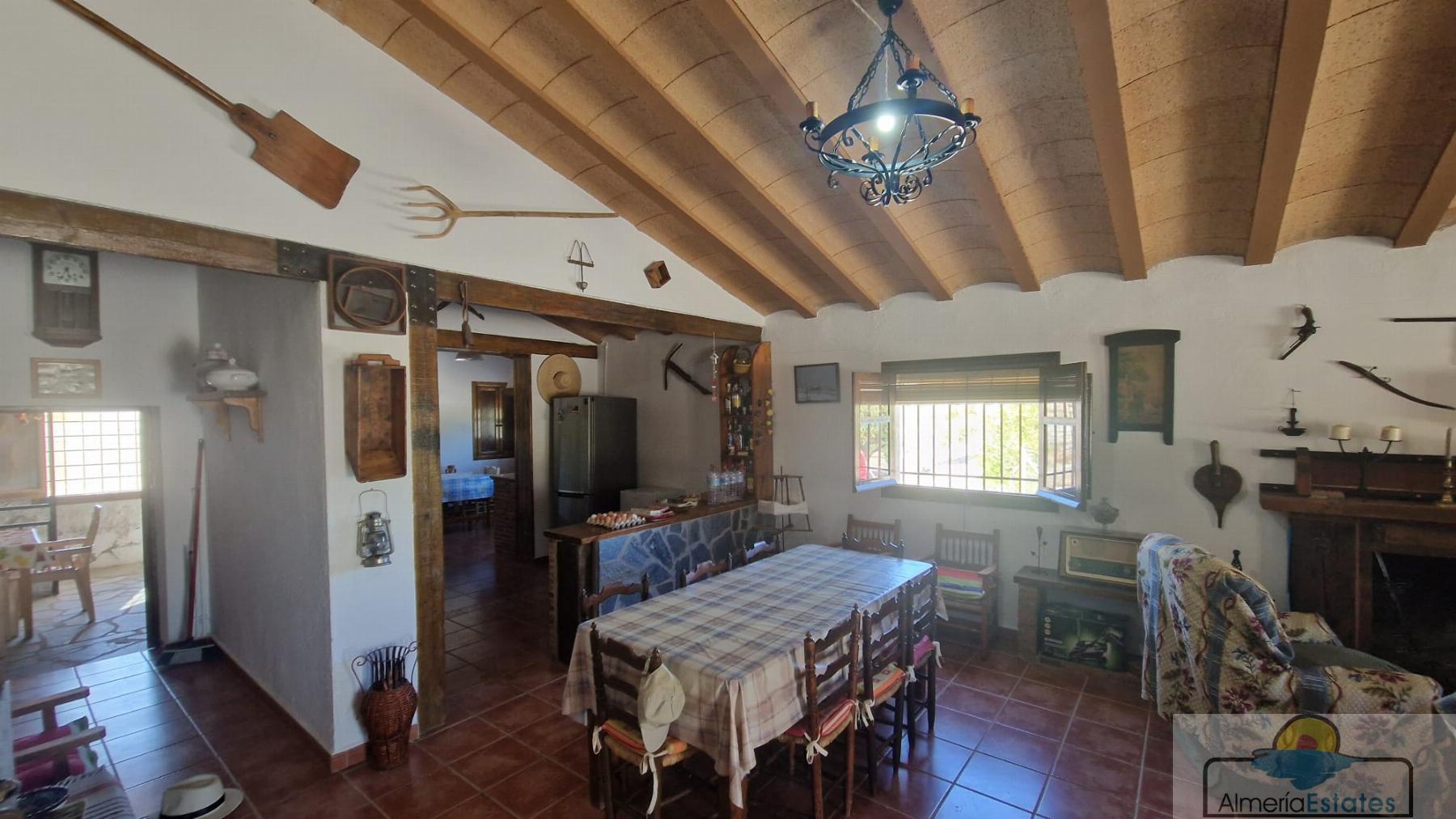 For sale of villa in Somontín