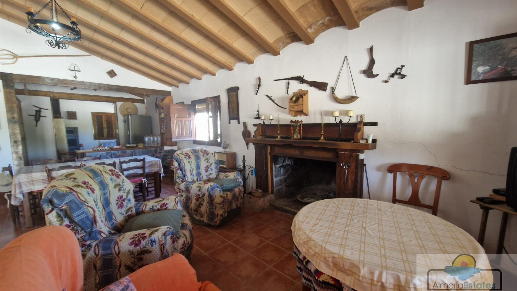 For sale of villa in Somontín