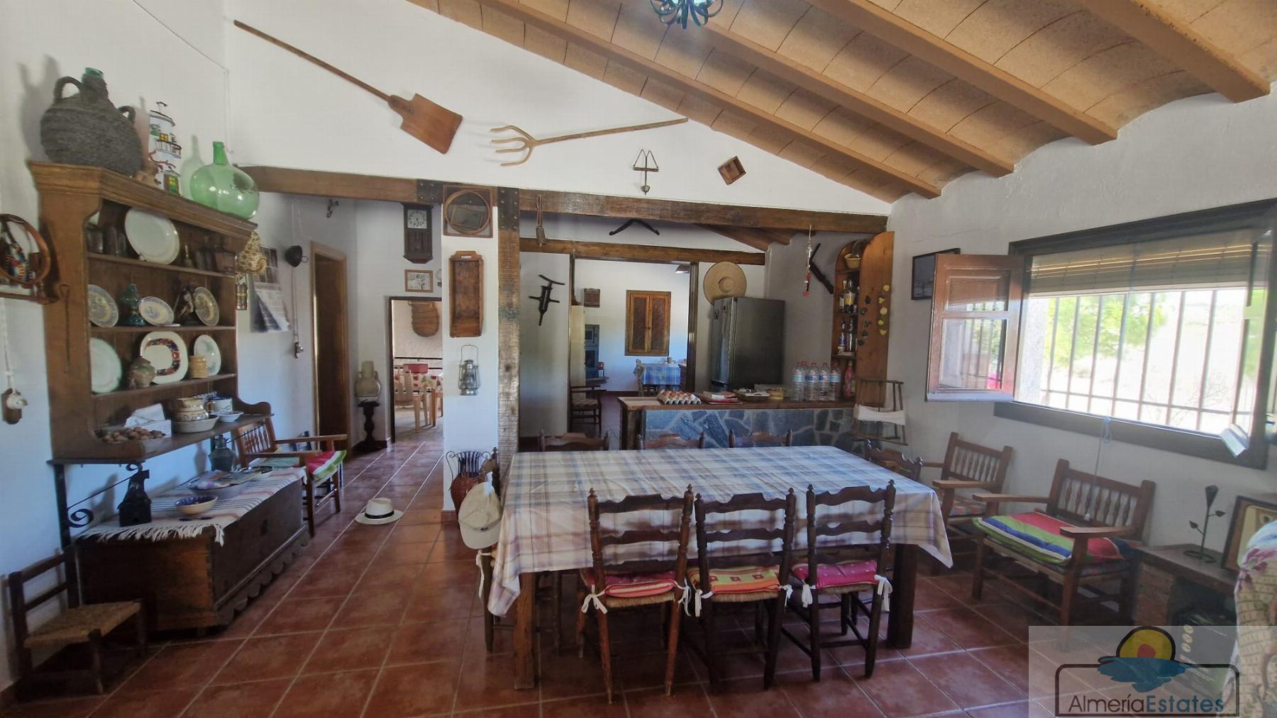 For sale of villa in Somontín