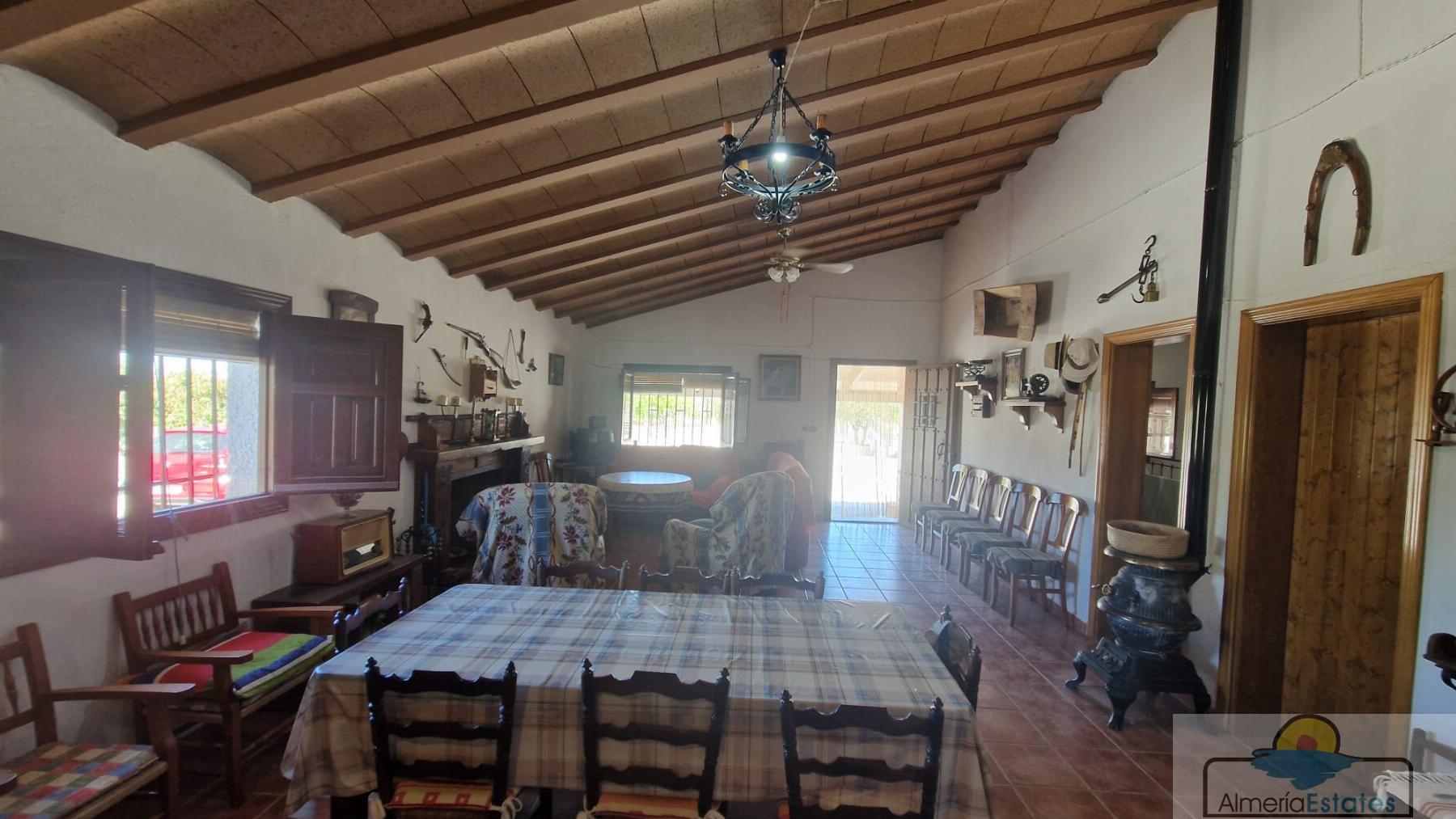 For sale of villa in Somontín