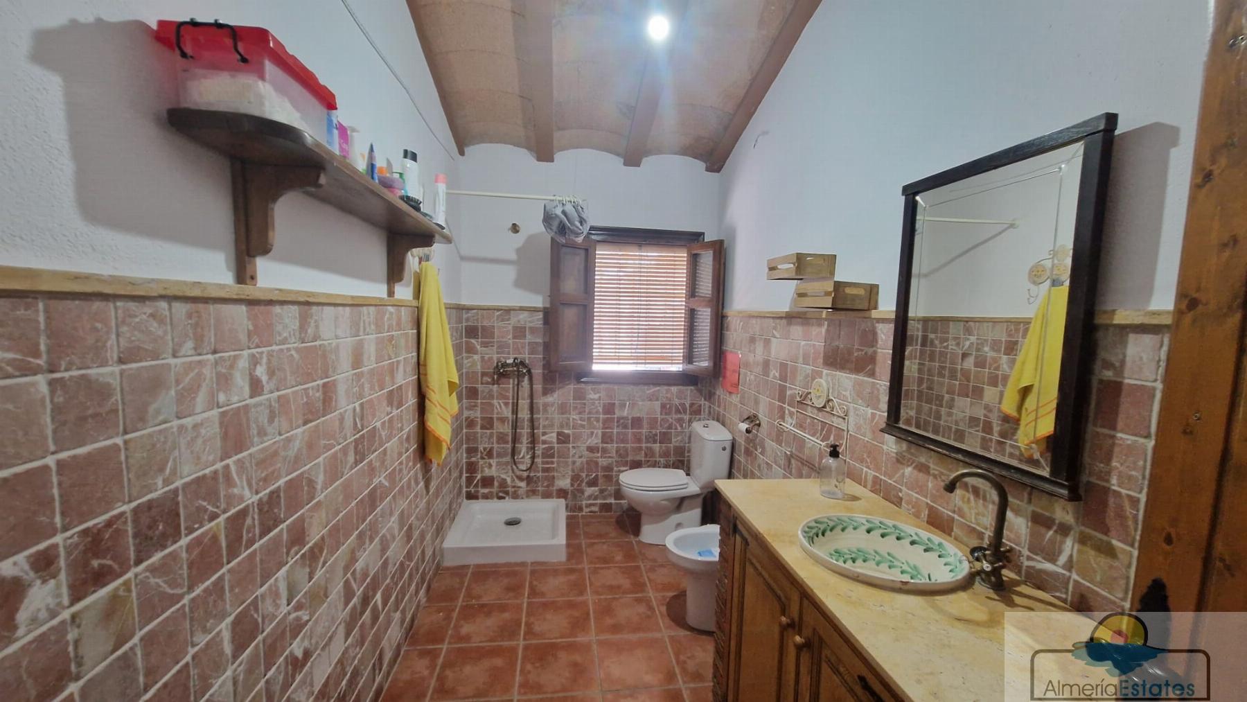 For sale of villa in Somontín