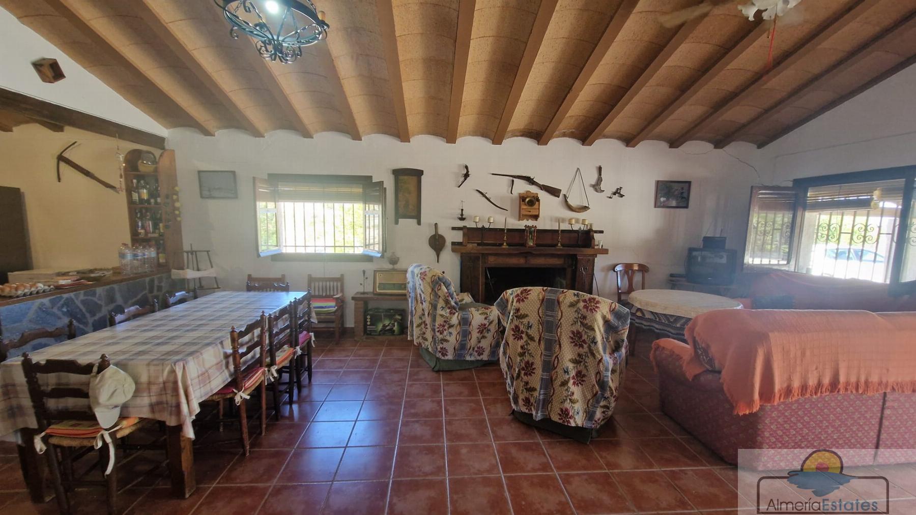 For sale of villa in Somontín