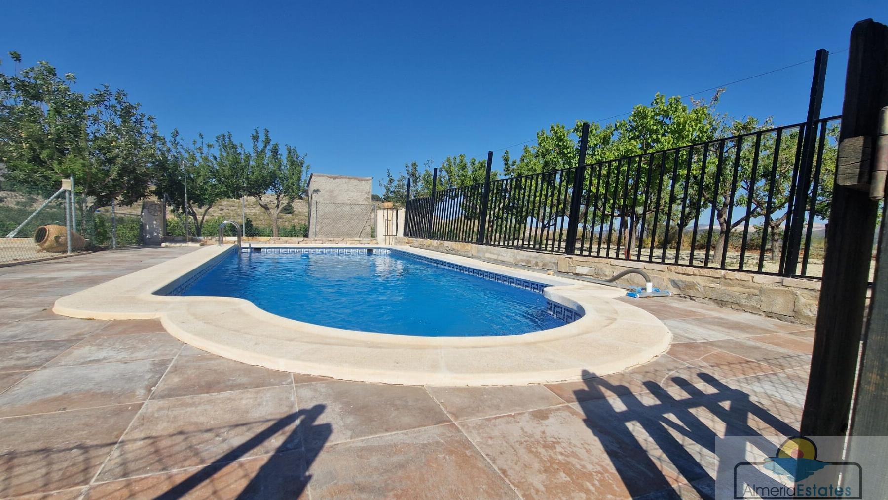 For sale of villa in Somontín