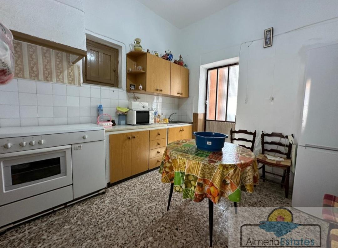 Venta de casa en Macael