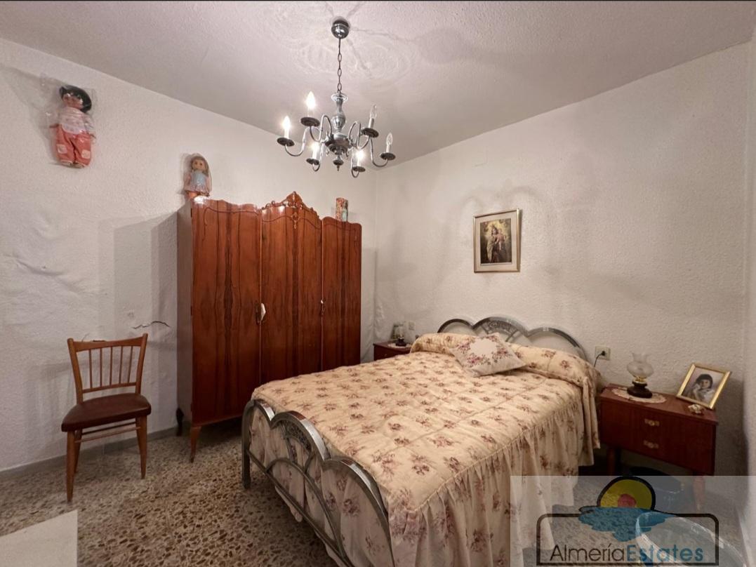 Venta de casa en Macael