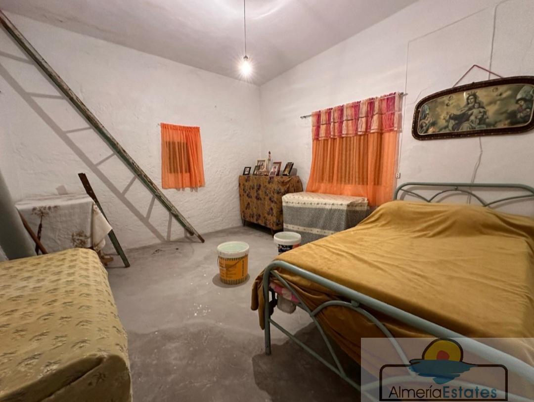 Venta de casa en Macael