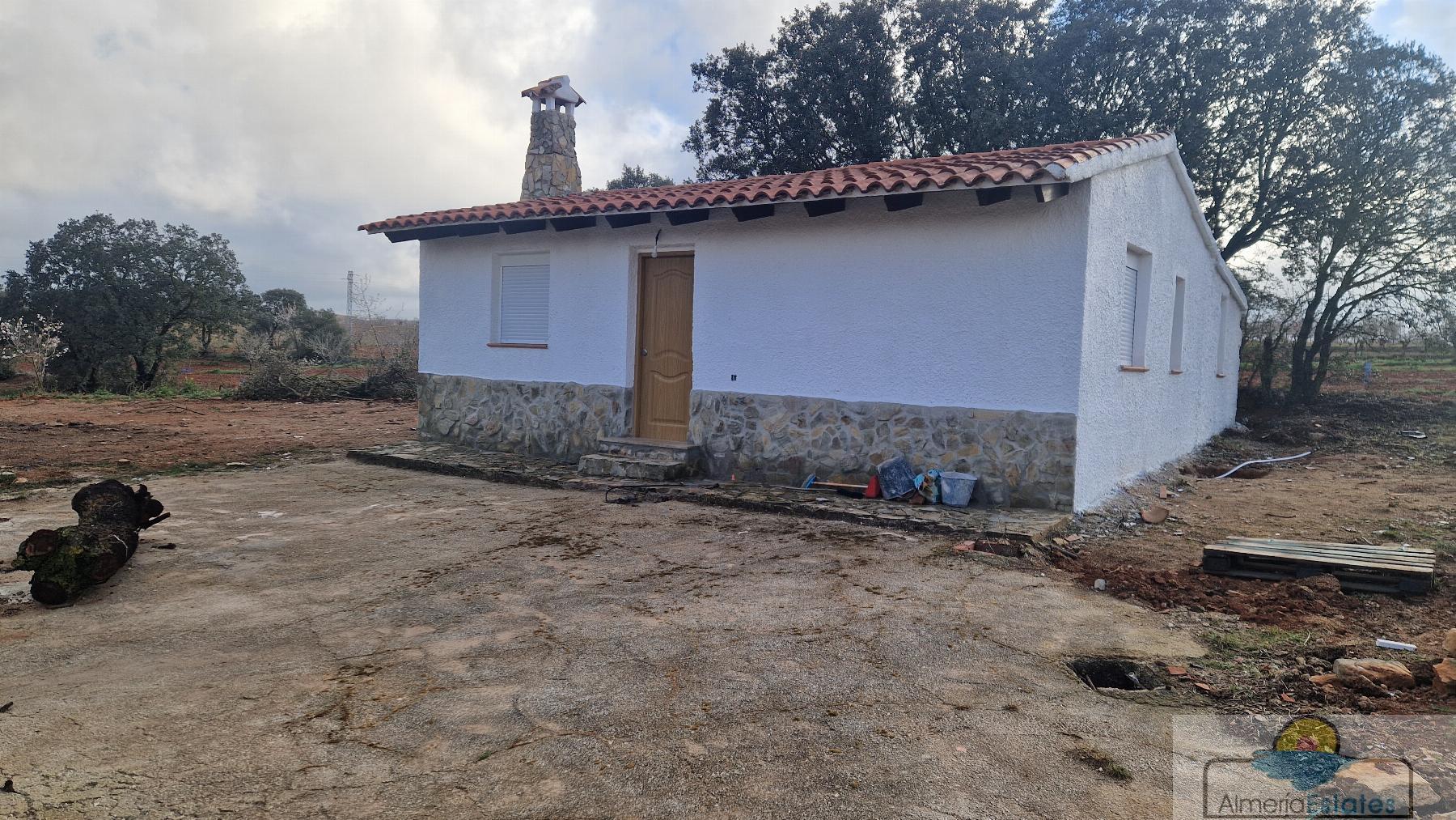 For rent of villa in Chirivel