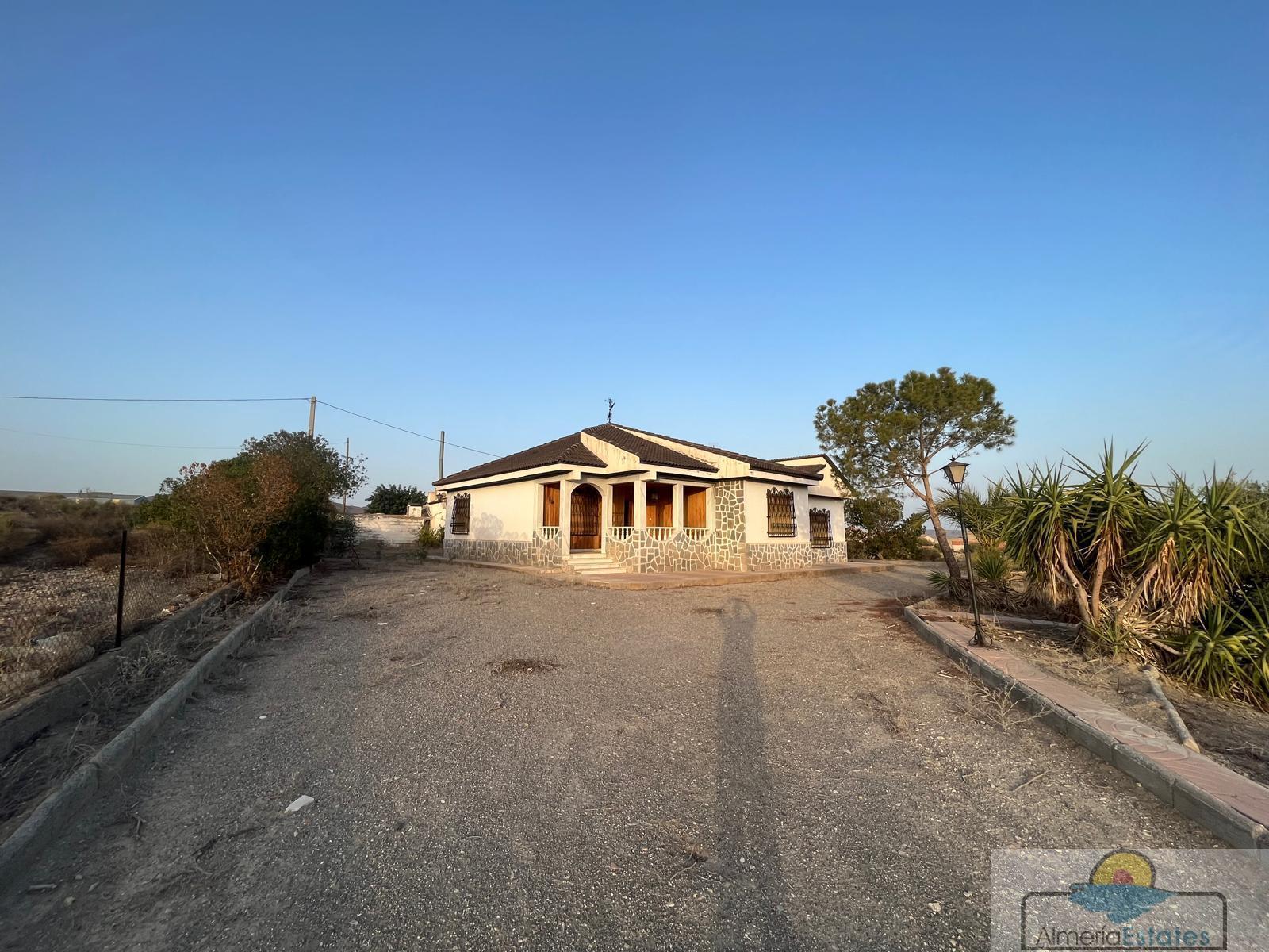 Venta de villa en Albox