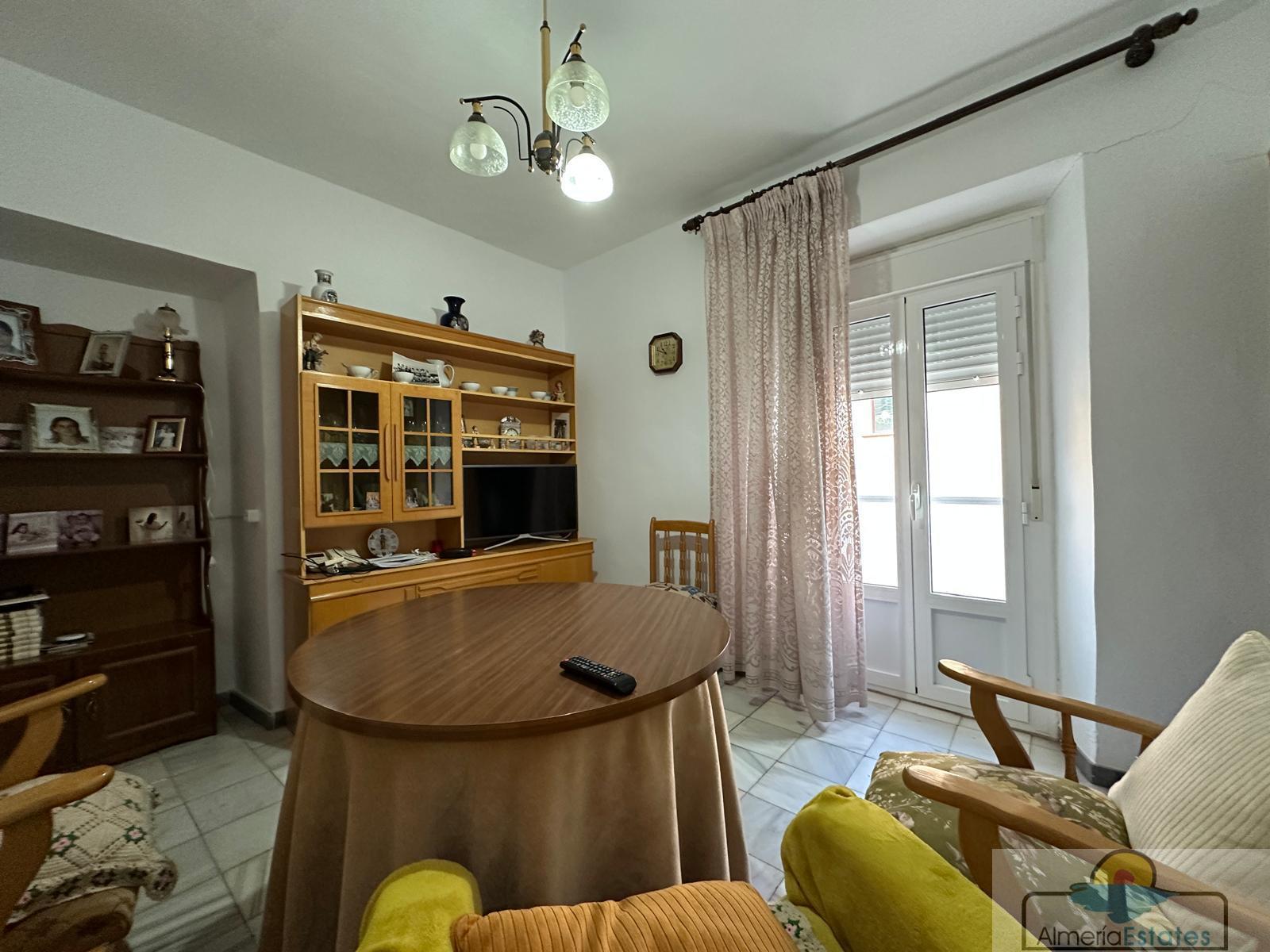 For sale of house in Macael