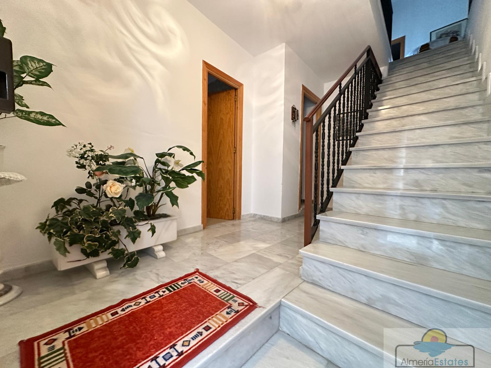 For sale of house in Macael