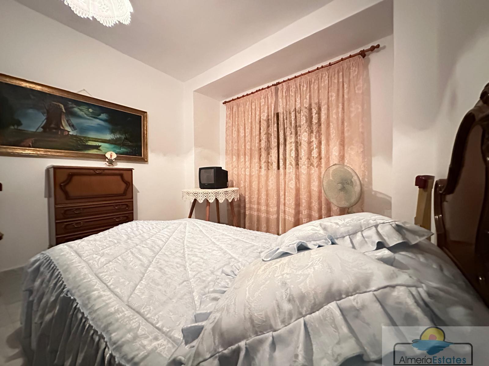 For sale of house in Macael